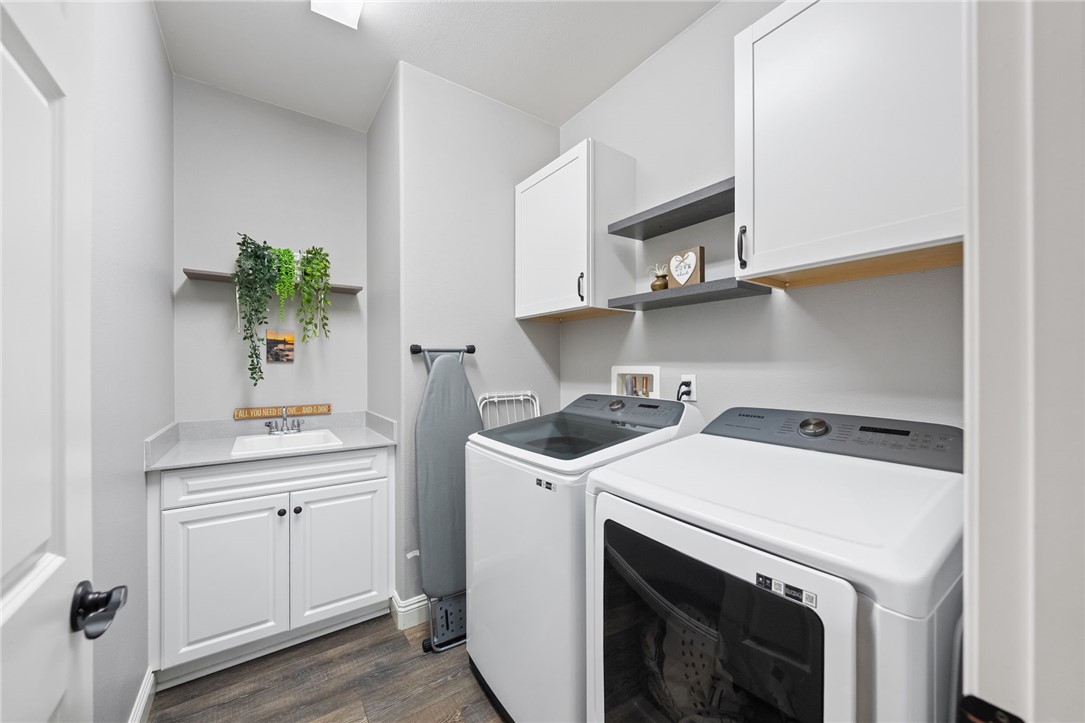 Murrieta, California, 92563, United States, 3 Bedrooms Bedrooms, ,2 BathroomsBathrooms,Residential,For Sale,1987315