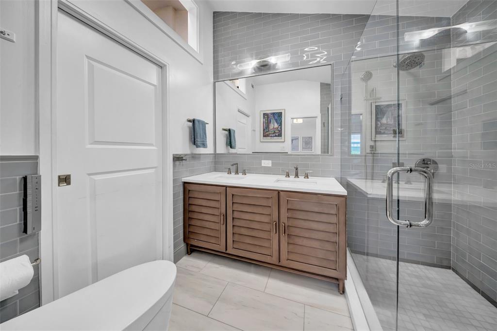 St Petersburg, Florida, 33704, United States, 2 Bedrooms Bedrooms, ,2 BathroomsBathrooms,Residential,For Sale,1897453
