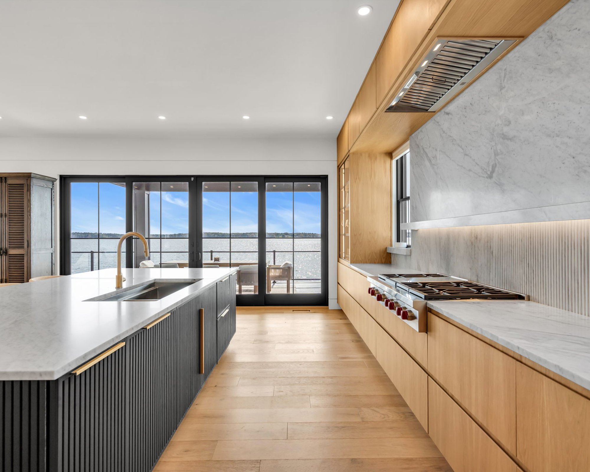  Exceptional Custom Built Waterfront Home - 物件實景