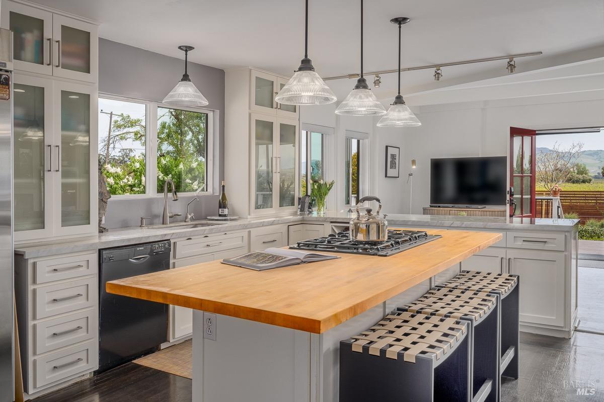 Napa, California, 94559, United States, 4 Bedrooms Bedrooms, ,3 BathroomsBathrooms,Residential,For Sale,1907736