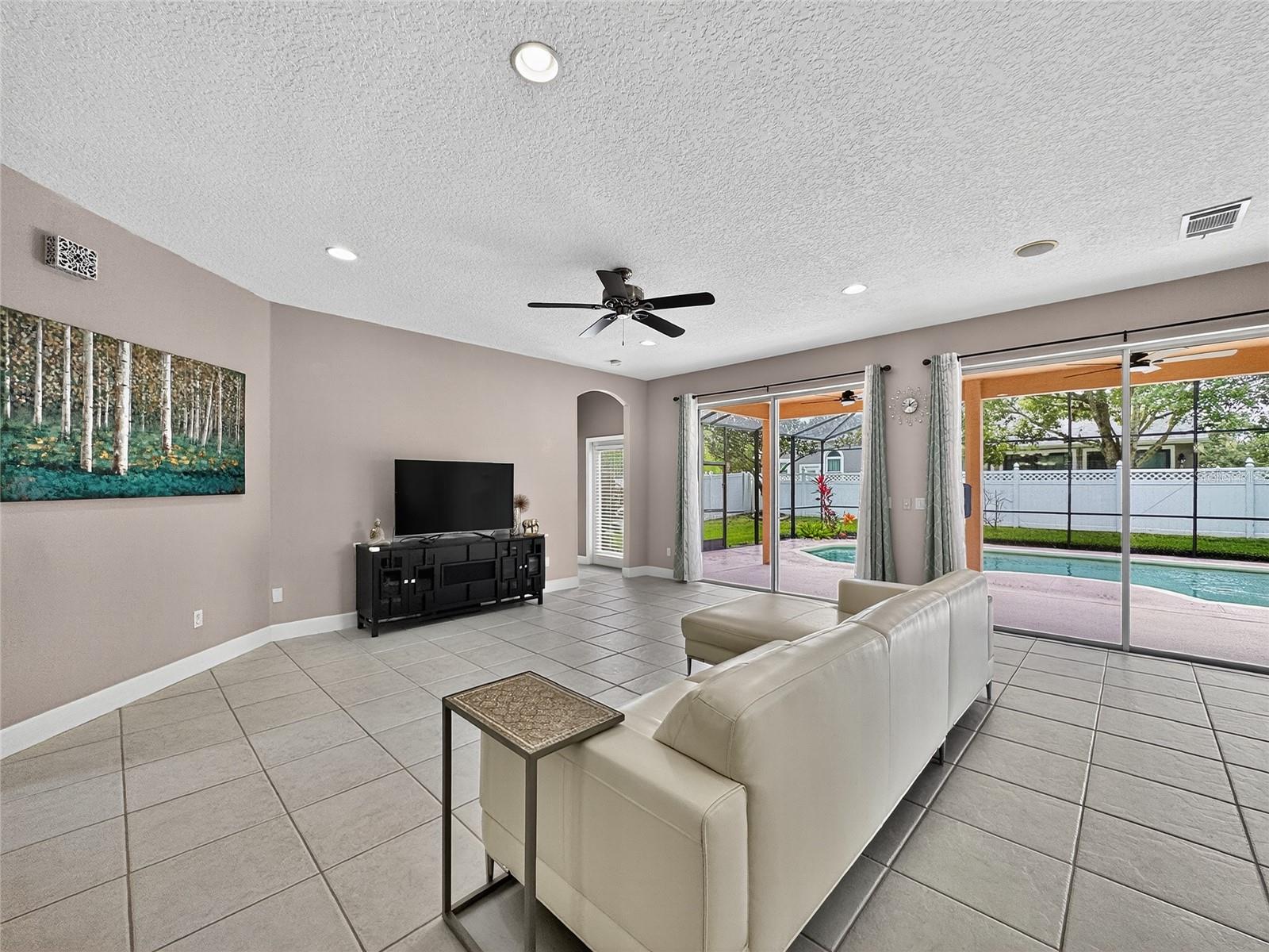 OVIEDO, Florida, 32766, United States, 5 Bedrooms Bedrooms, ,3 BathroomsBathrooms,Residential,For Sale,1974970