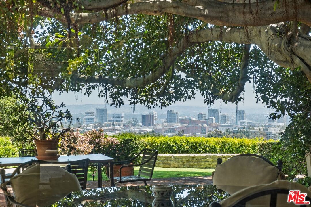 Los Angeles, California, 90077, United States, 7 Bedrooms Bedrooms, ,6 BathroomsBathrooms,Residential,For Sale,1819954