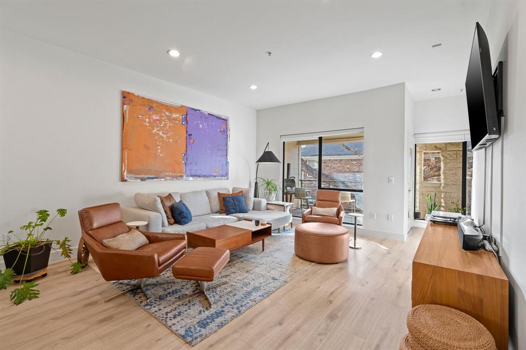 Dallas, Texas, 75219, United States, 2 Bedrooms Bedrooms, ,3 BathroomsBathrooms,Residential,For Sale,1911883