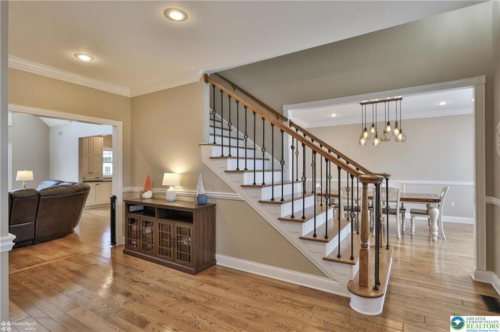 Stroudsburg, Pennsylvania, 18360-6926, United States, 7 Bedrooms Bedrooms, ,4 BathroomsBathrooms,Residential,For Sale,1904497