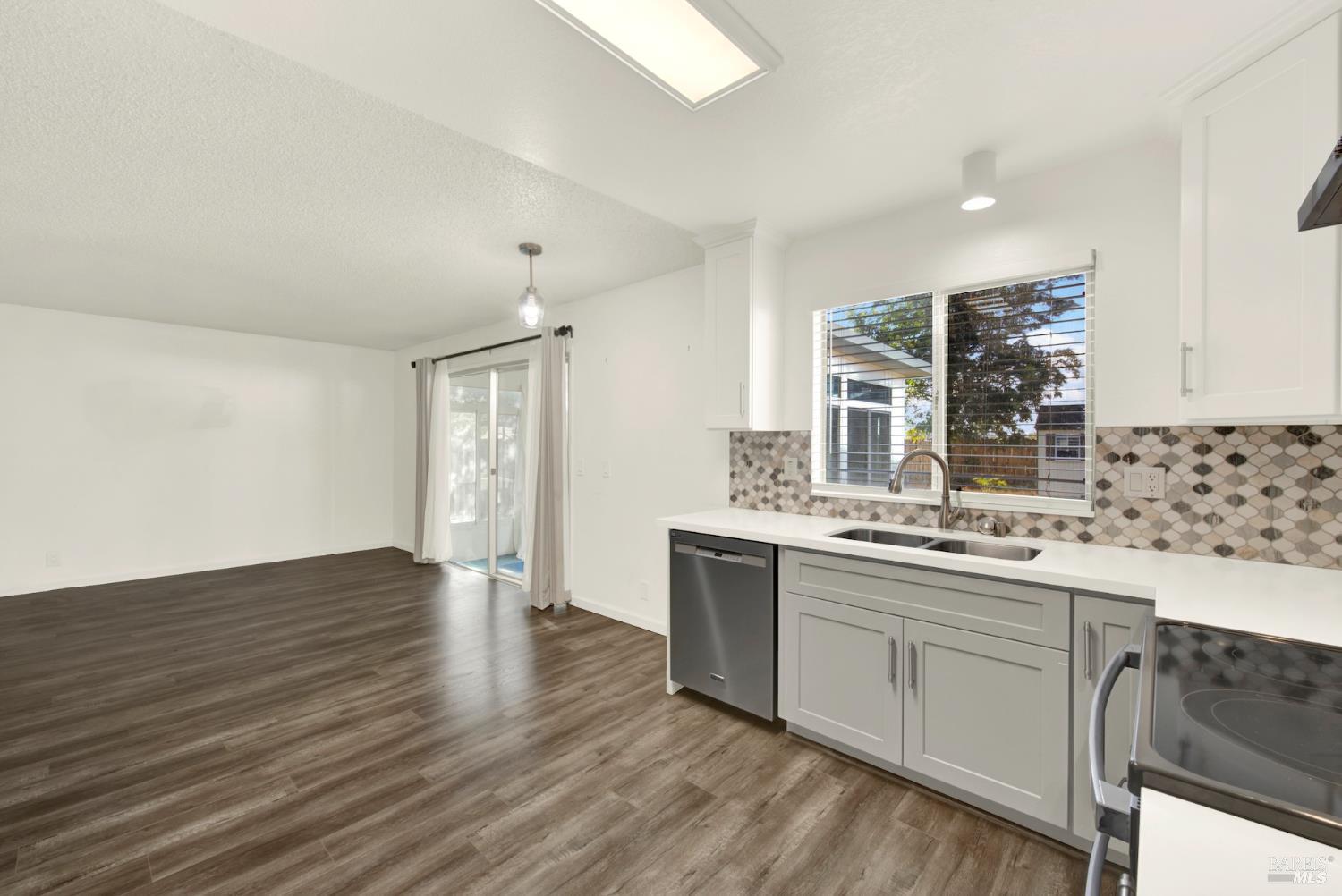 Suisun City, California, 94585, United States, 4 Bedrooms Bedrooms, ,3 BathroomsBathrooms,Residential,For Sale,1989604