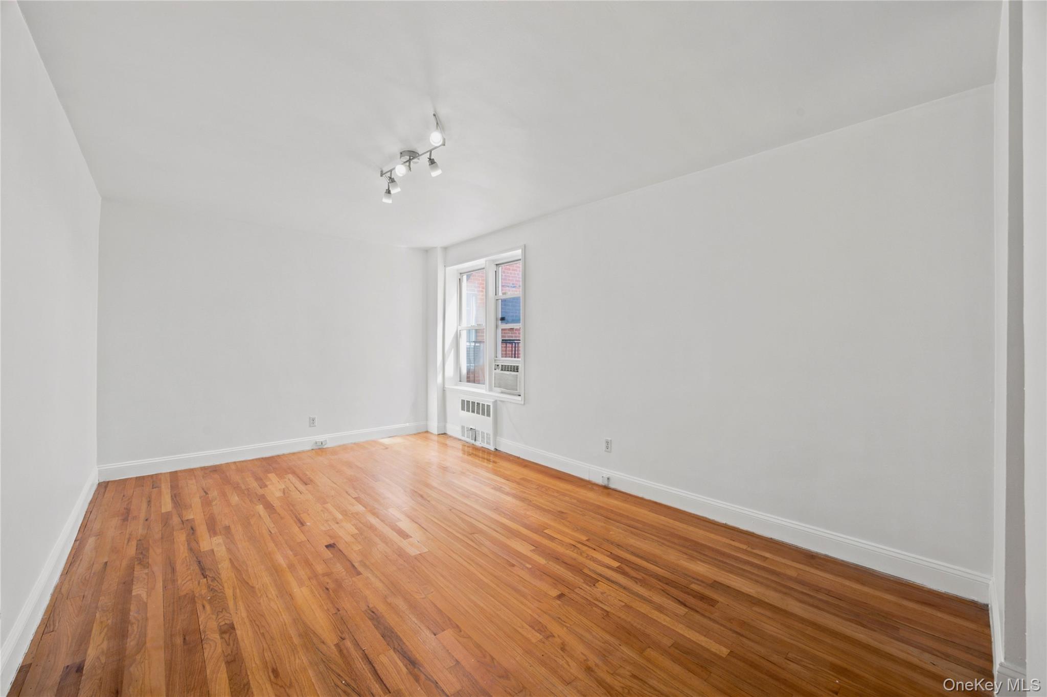  72-10 112 Street, Forest Hills, NY, 11375 - 物件實景