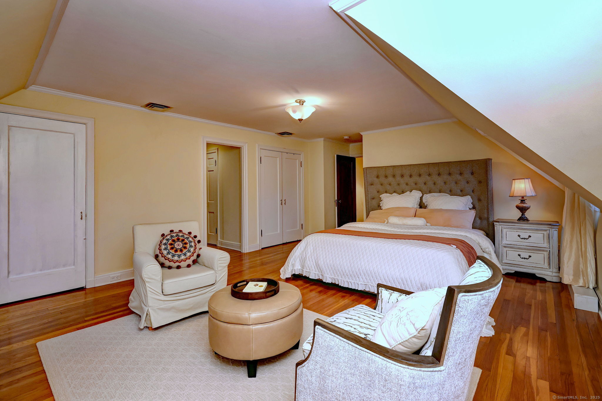 Hamden, Connecticut, 06517, United States, 5 Bedrooms Bedrooms, ,4 BathroomsBathrooms,Residential,For Sale,1924978