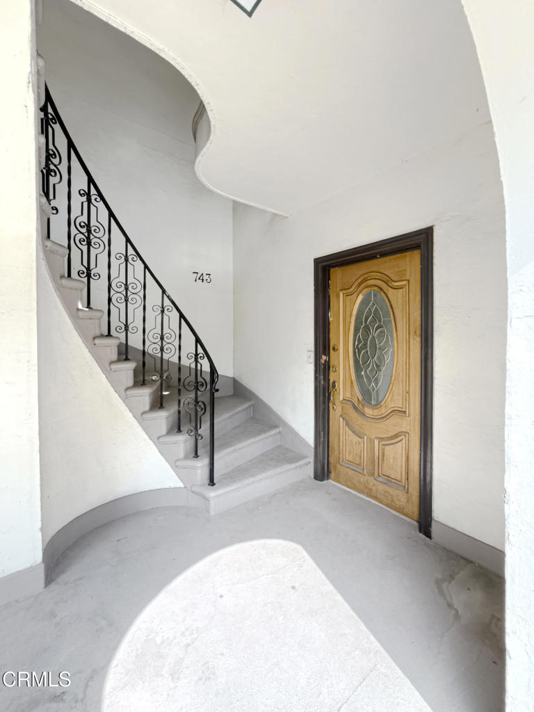 Los Angeles, California, 90036, United States, ,Residential,For Sale,1730001