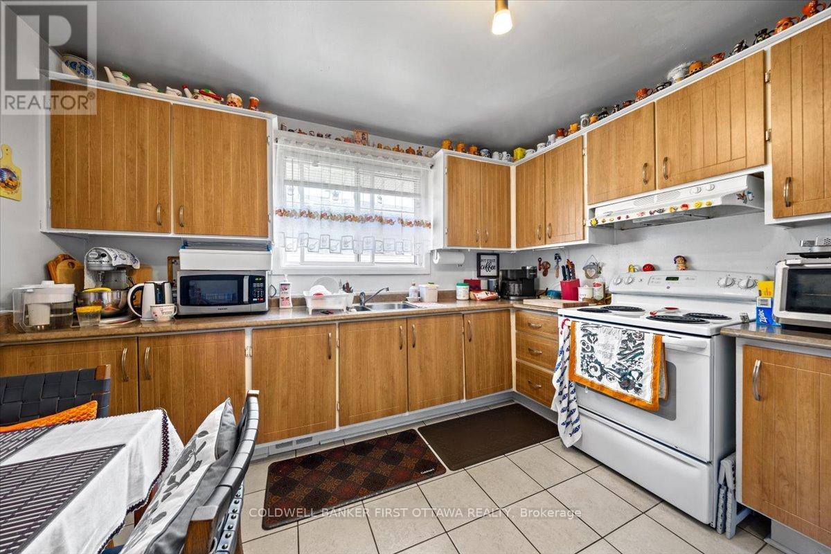 Ottawa, Ontario, K2B 6B9, CA, 7 Bedrooms Bedrooms, ,3 BathroomsBathrooms,Residential,For Sale,1903651