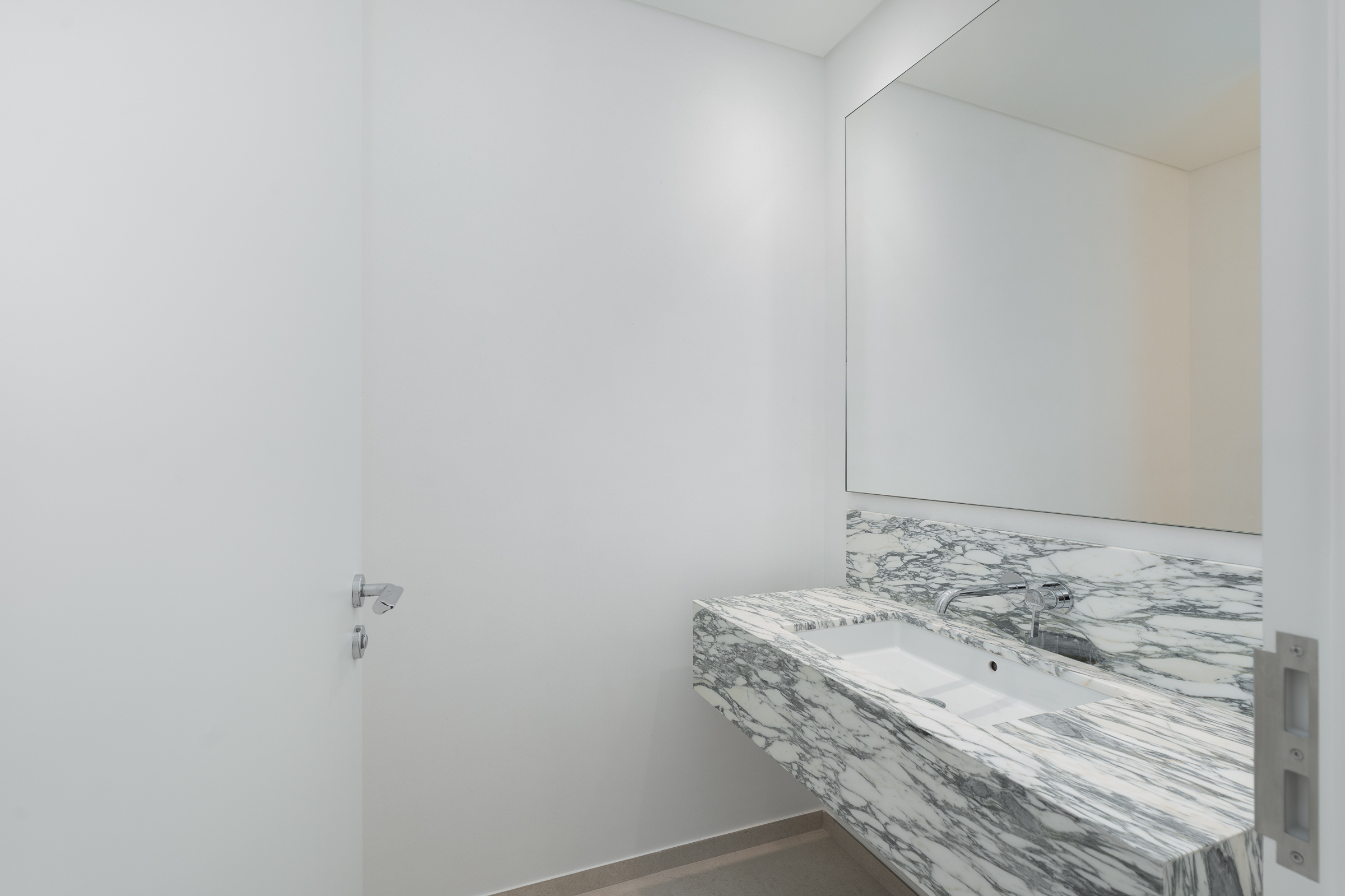  High-Floor Canalfront Apartment in Jumeirah - 物件實景