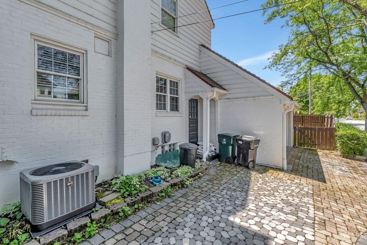 Cincinnati, Ohio, 45209, United States, 3 Bedrooms Bedrooms, ,4 BathroomsBathrooms,Residential,For Sale,2003338