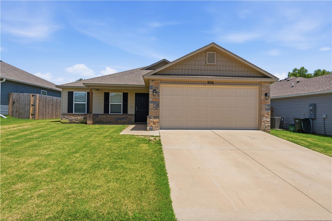 Brambling Ln, Fayetteville, AR 72701