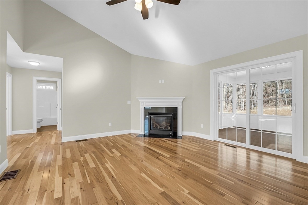 Leominster, Massachusetts, 01453, United States, 3 Bedrooms Bedrooms, ,2 BathroomsBathrooms,Residential,For Sale,1826440