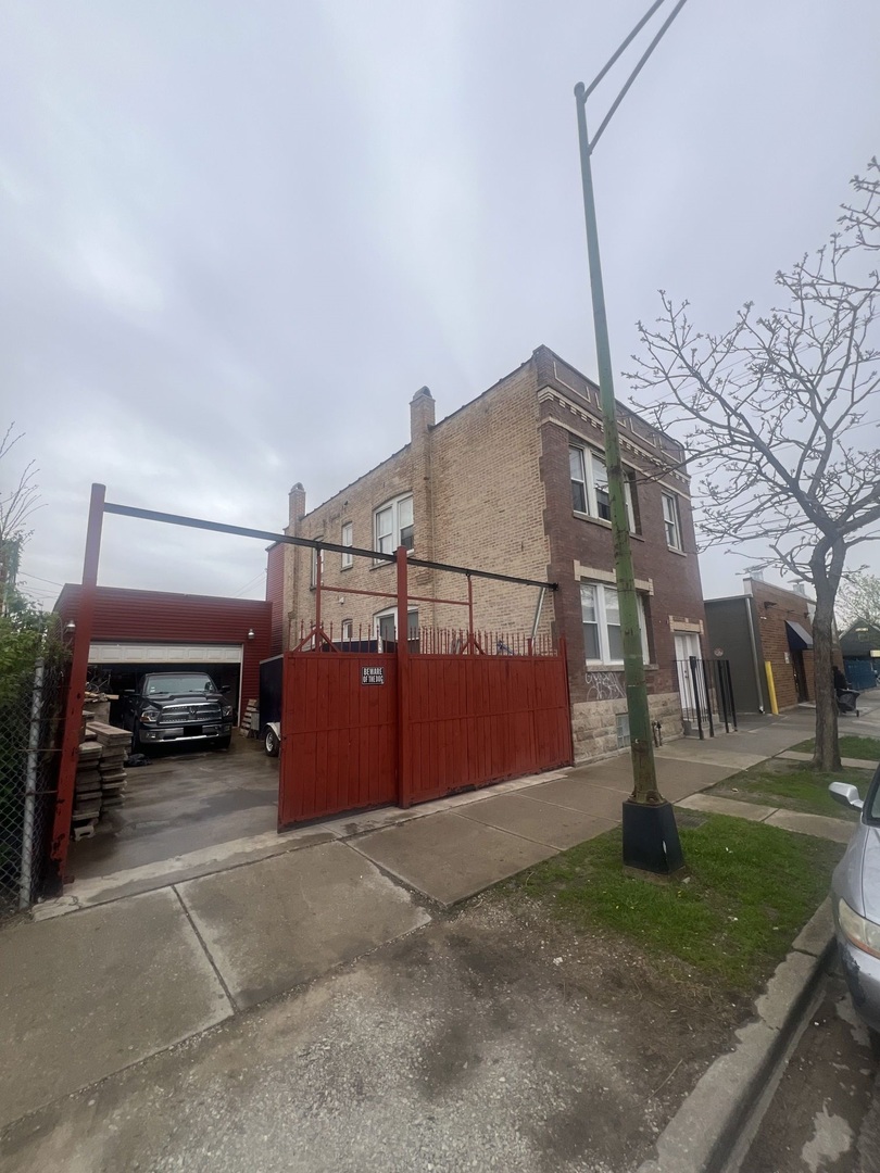 Chicago, Illinois, 60651, United States, 8 Bedrooms Bedrooms, ,Residential,For Sale,1842045