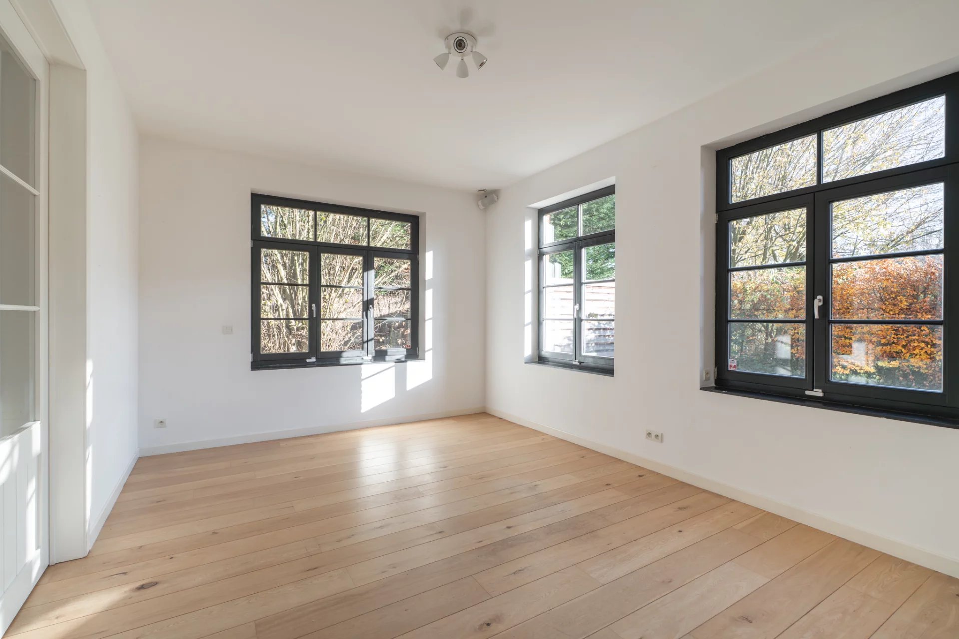 Rhode-Saint-Genese, Flanders, 1640, BE, 6 Bedrooms Bedrooms, ,11 BathroomsBathrooms,Residential,For Sale,2003186