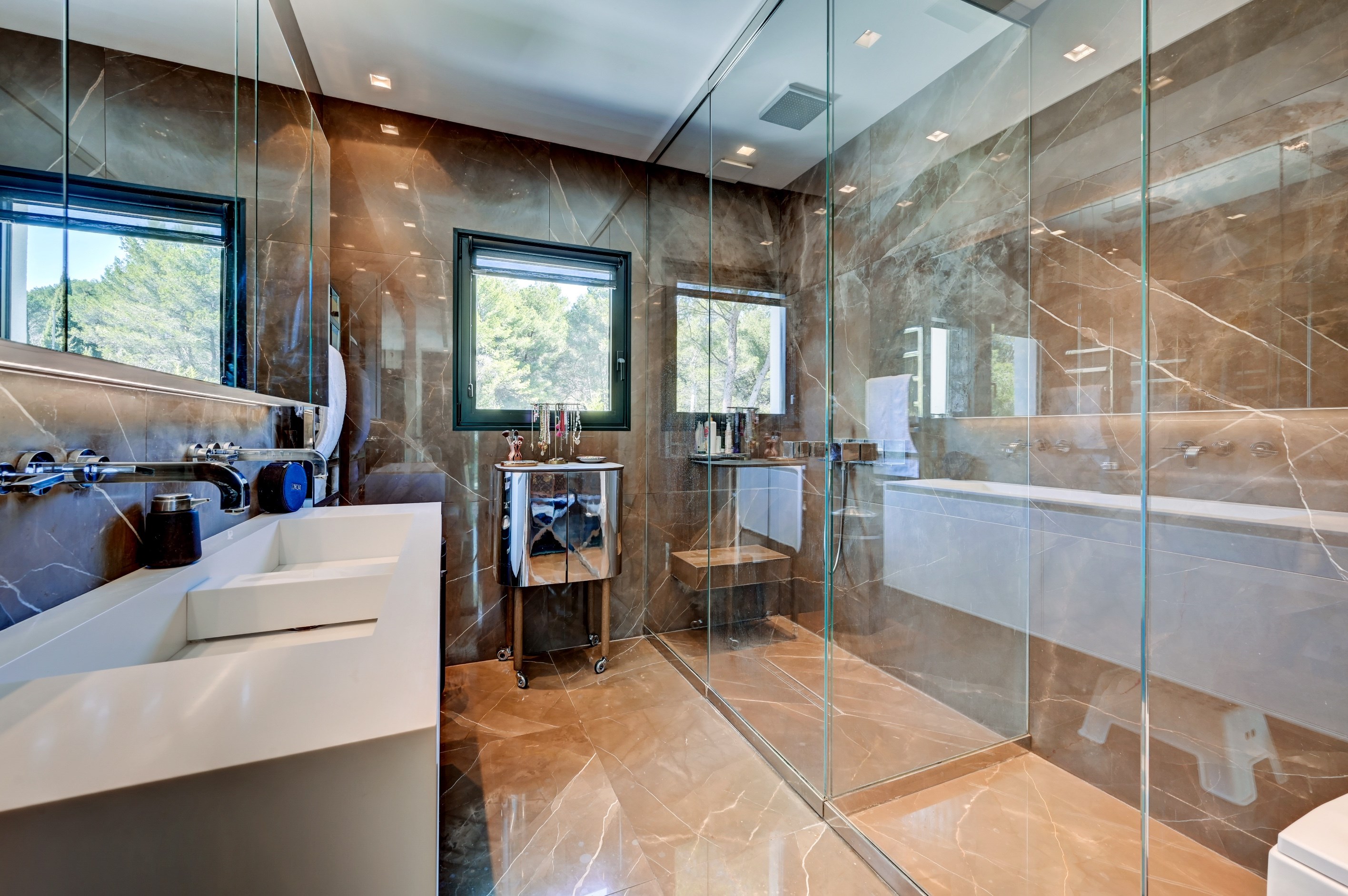  Les Pinchinats — Contemporary Property in a Dominant Position on 7,000 sqm with… - 物件實景