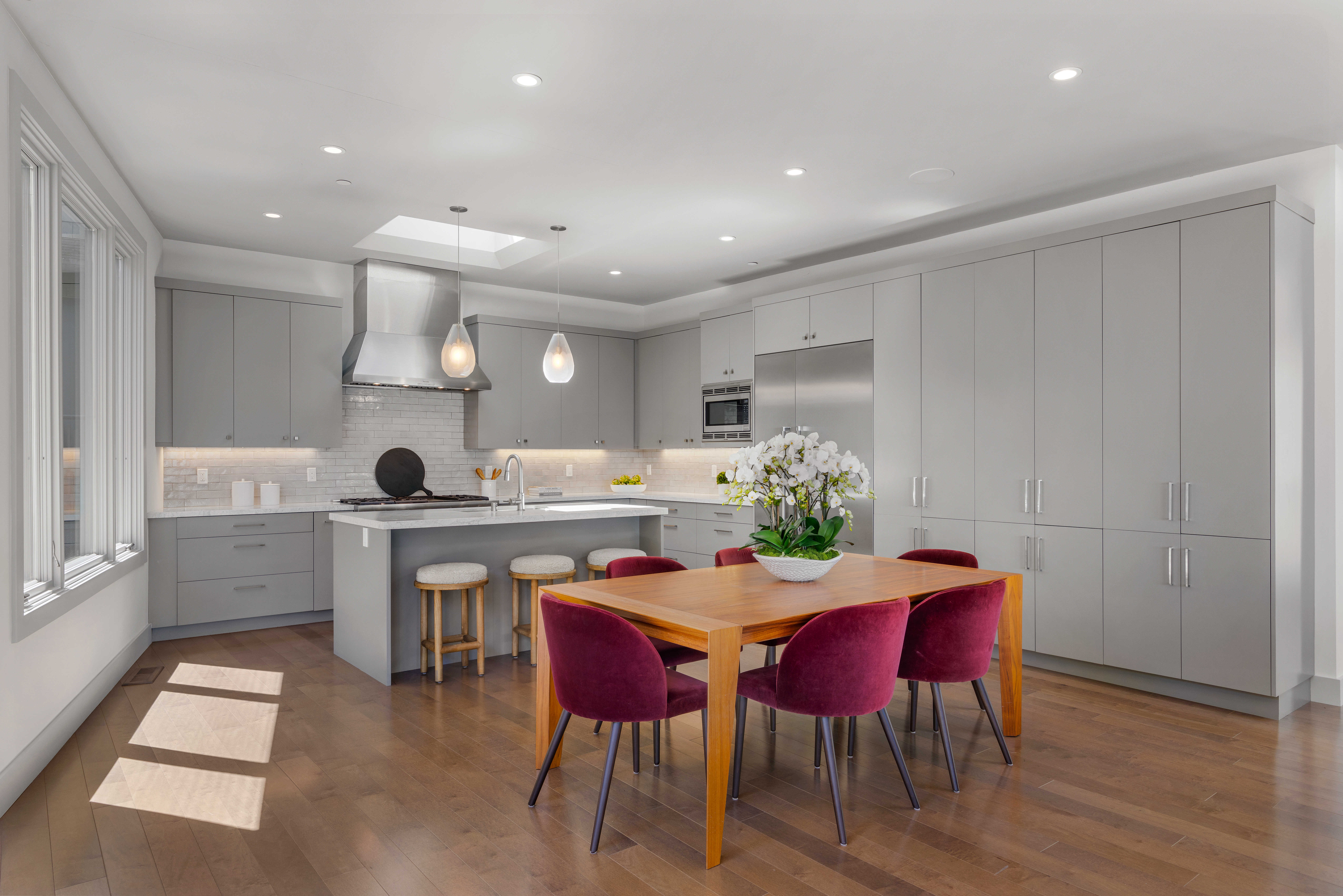  Coastal Living on Coveted Beach Road - 物件實景