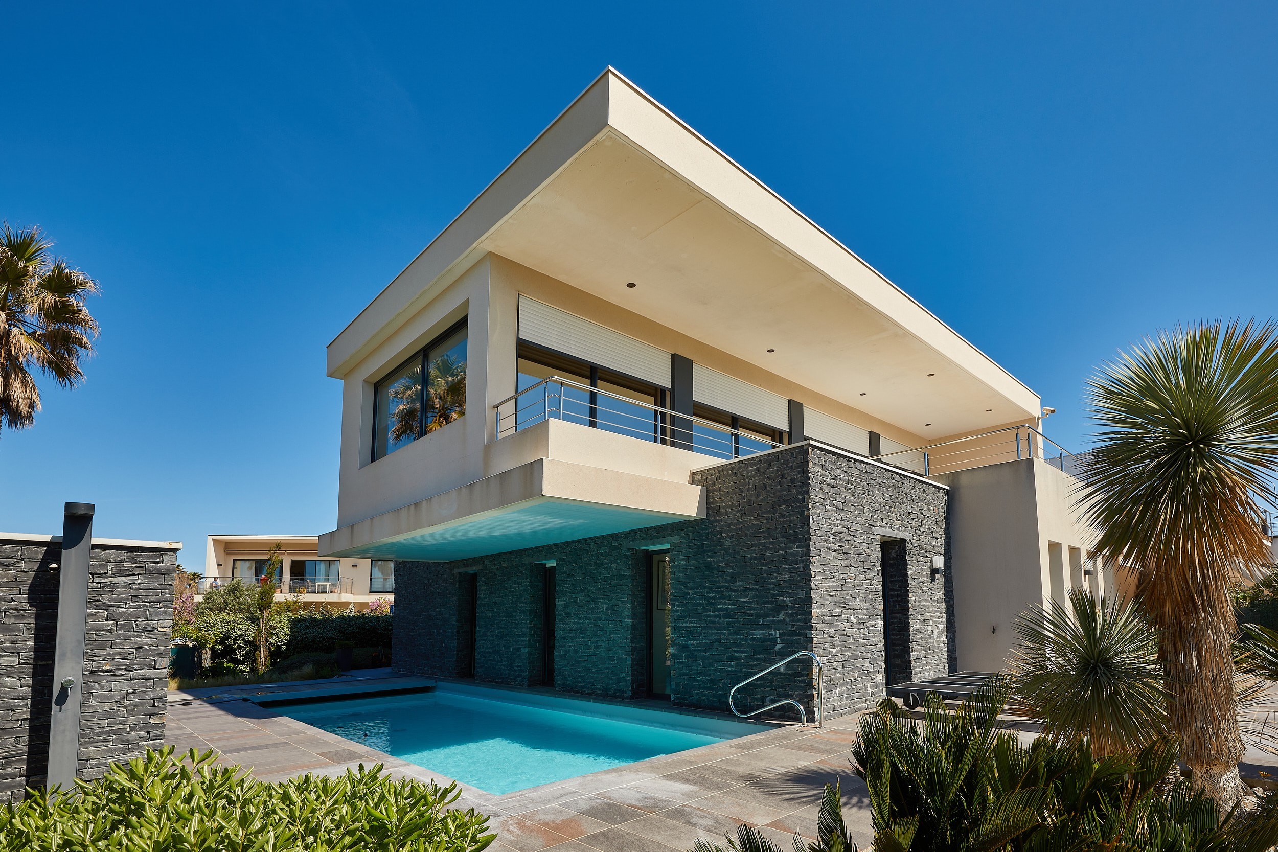  1105 / 5000 A Contemporary Beachfront Home... - 物件實景