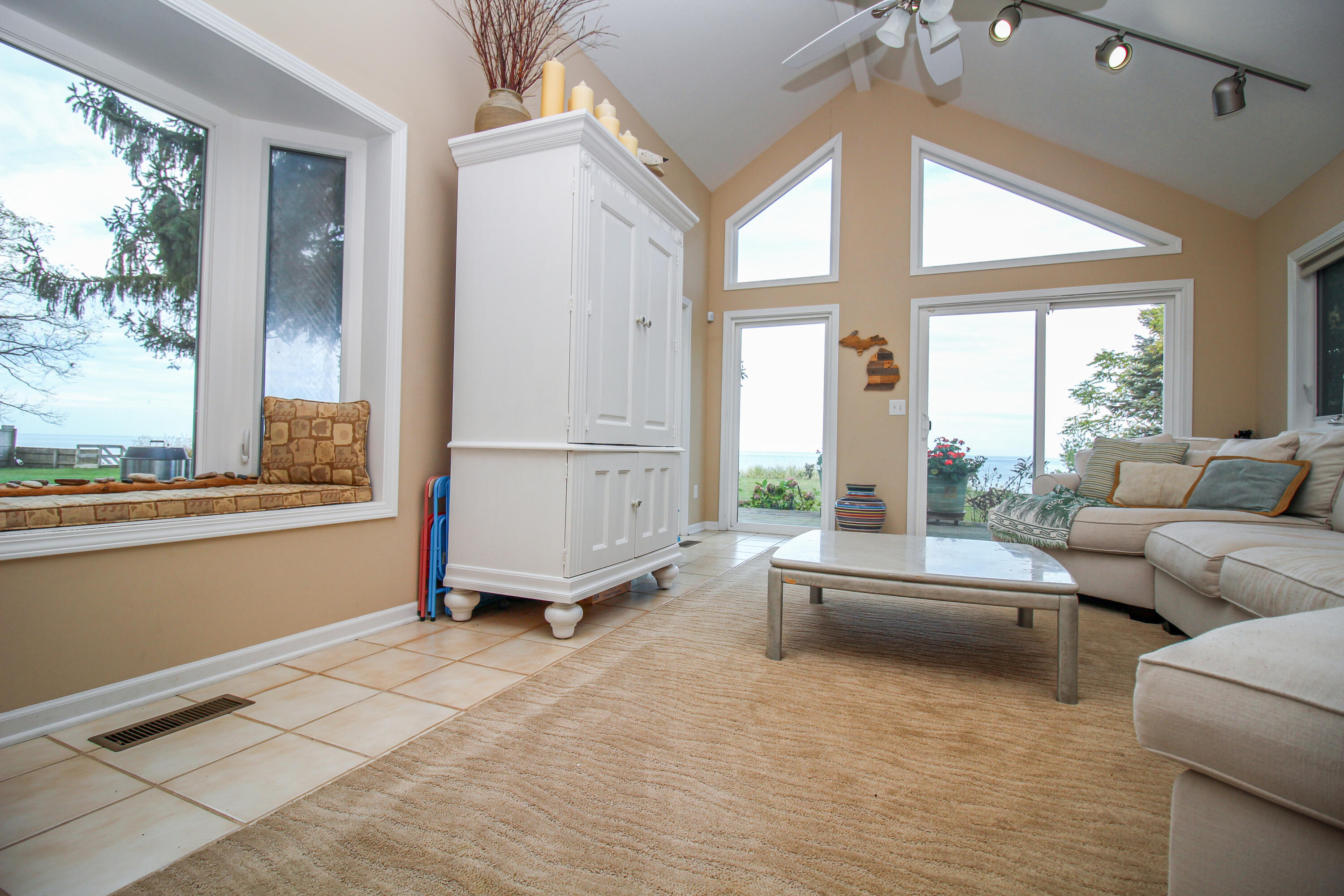 South Haven, Michigan, 49090, United States, 3 Bedrooms Bedrooms, ,4 BathroomsBathrooms,Residential,For Sale,1982825