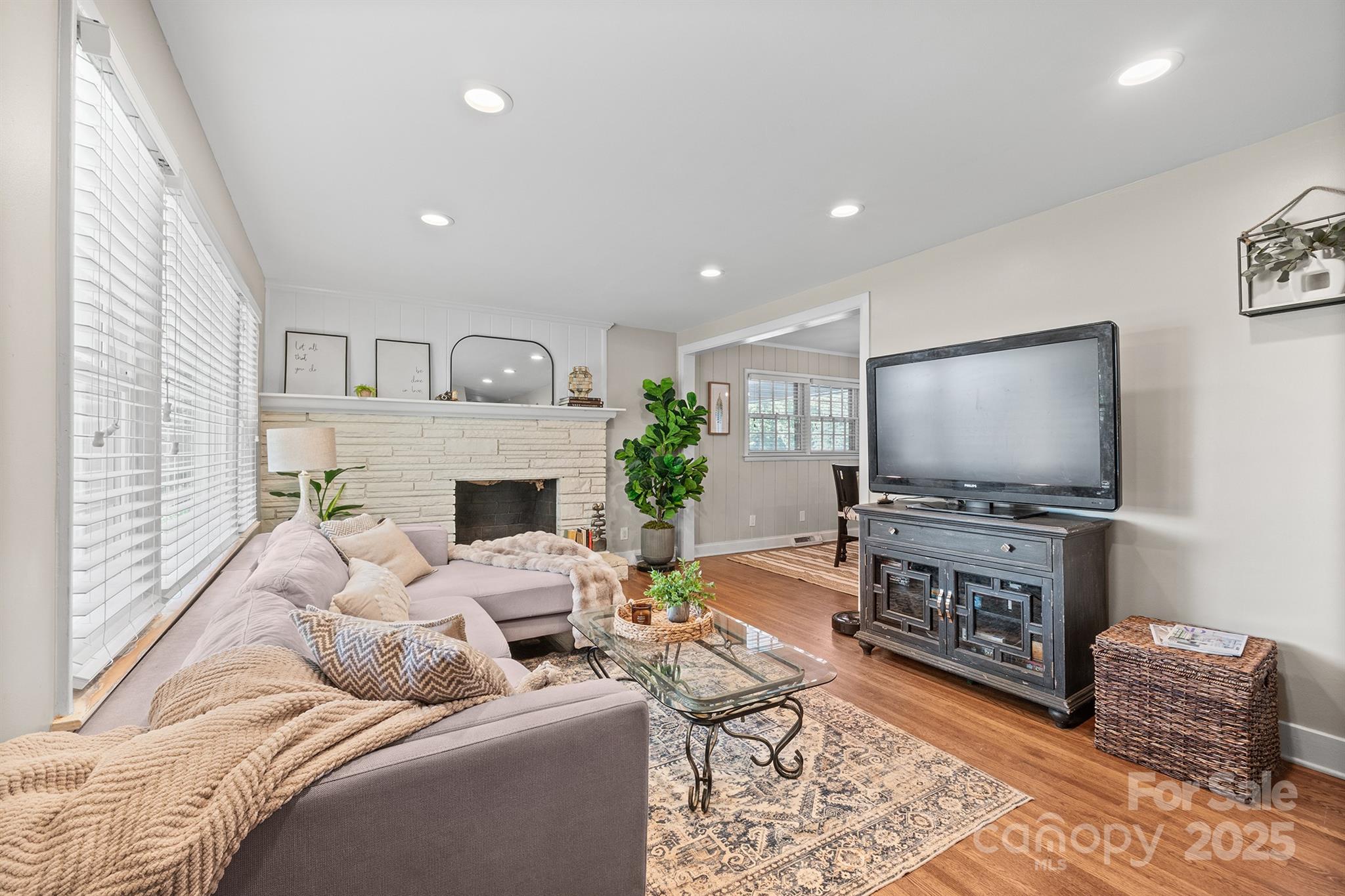 Charlotte, North Carolina, 28210, United States, 3 Bedrooms Bedrooms, ,2 BathroomsBathrooms,Residential,For Sale,1950475