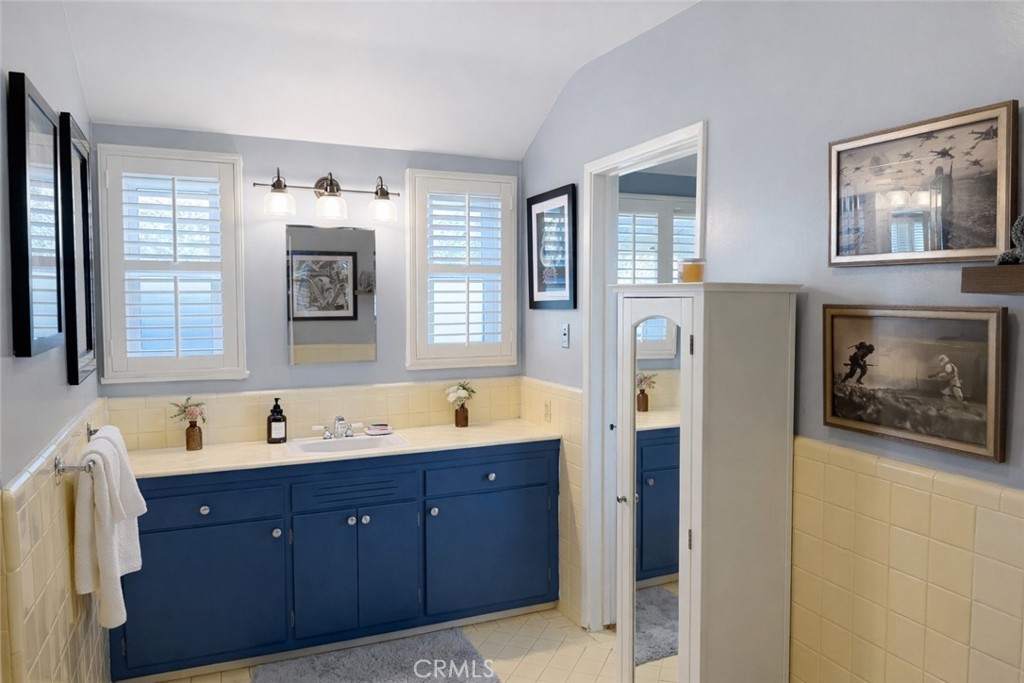 Los Angeles, California, 90077, United States, 3 Bedrooms Bedrooms, ,2 BathroomsBathrooms,Residential,For Sale,2016368