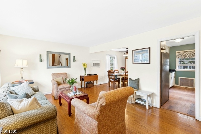 Cranford Twp., New Jersey, 07016, United States, 3 Bedrooms Bedrooms, ,2 BathroomsBathrooms,Residential,For Sale,1938829