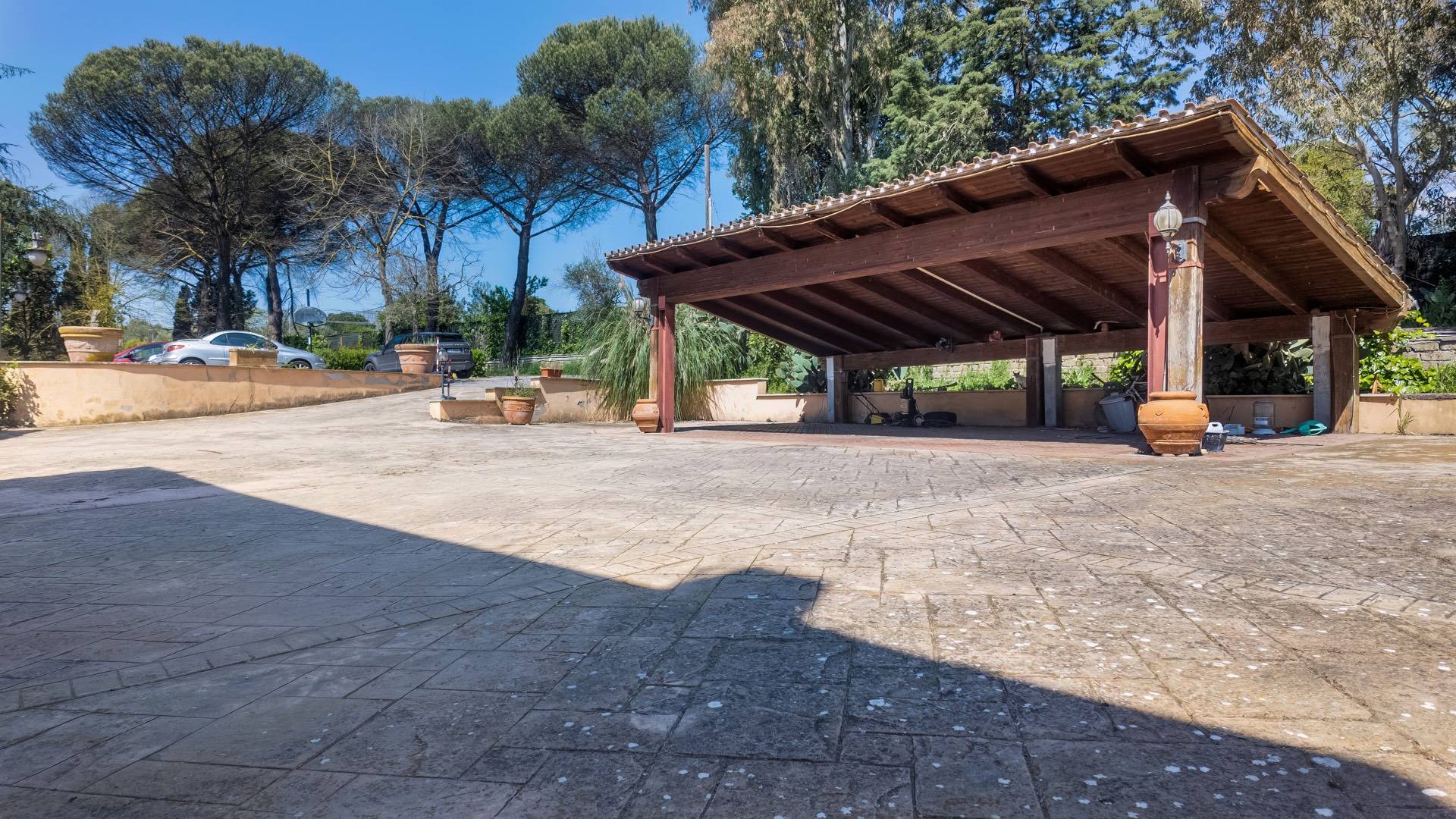 Roma, Roma, 00100, IT, 4 Bedrooms Bedrooms, ,4 BathroomsBathrooms,Residential,For Sale,1932410