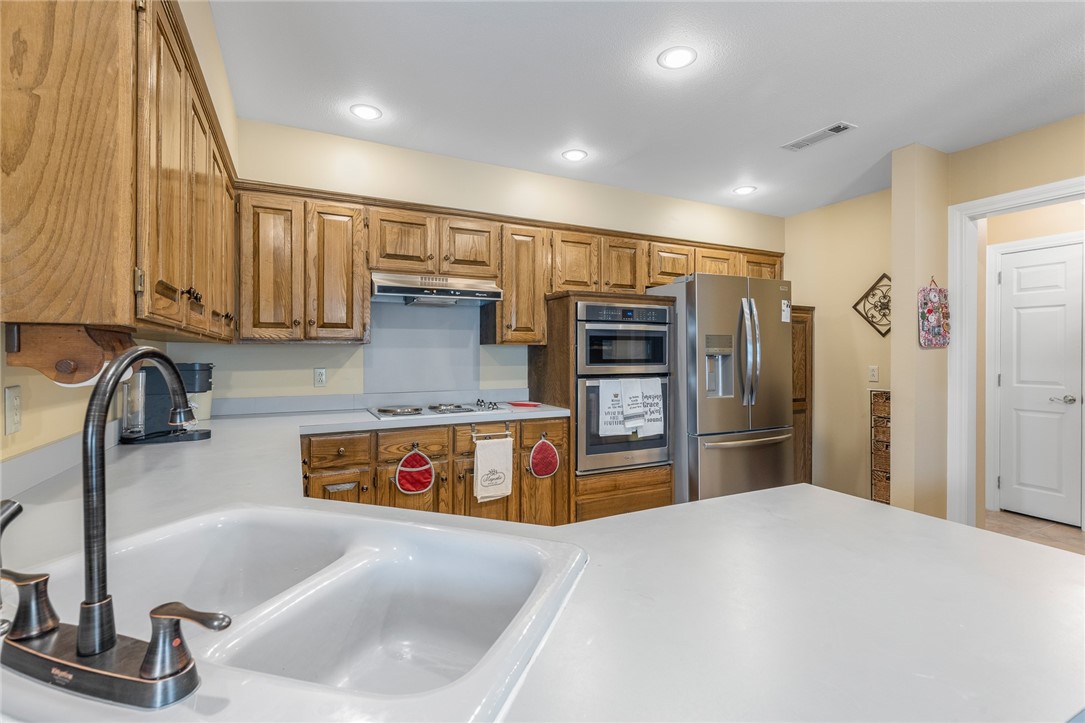 Springdale, Arkansas, 72764, United States, 4 Bedrooms Bedrooms, ,3 BathroomsBathrooms,Residential,For Sale,1804619