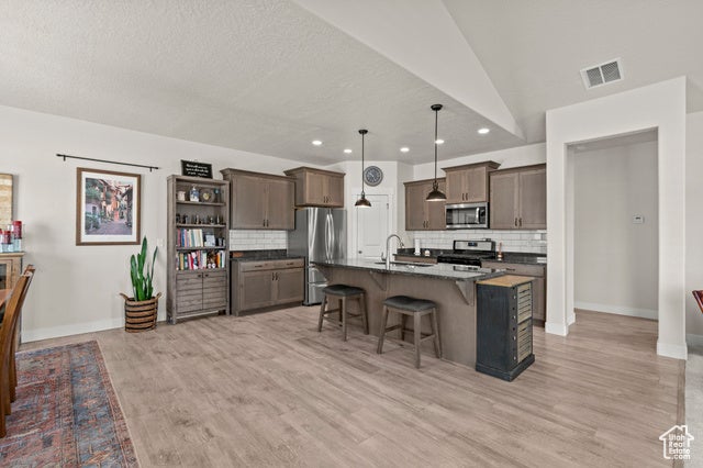 Salem, Utah, 84653, United States, 3 Bedrooms Bedrooms, ,3 BathroomsBathrooms,Residential,For Sale,1943257