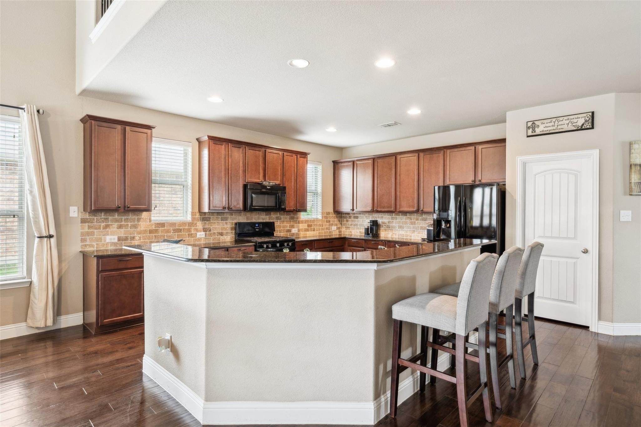 Little Elm, Texas, 75068, United States, 5 Bedrooms Bedrooms, ,4 BathroomsBathrooms,Residential,For Sale,1971271