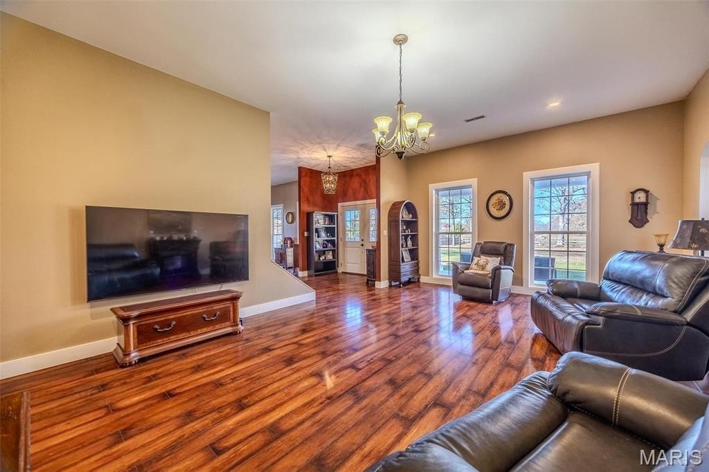 Lebanon, Missouri, 65536, United States, 4 Bedrooms Bedrooms, ,4 BathroomsBathrooms,Residential,For Sale,1976703