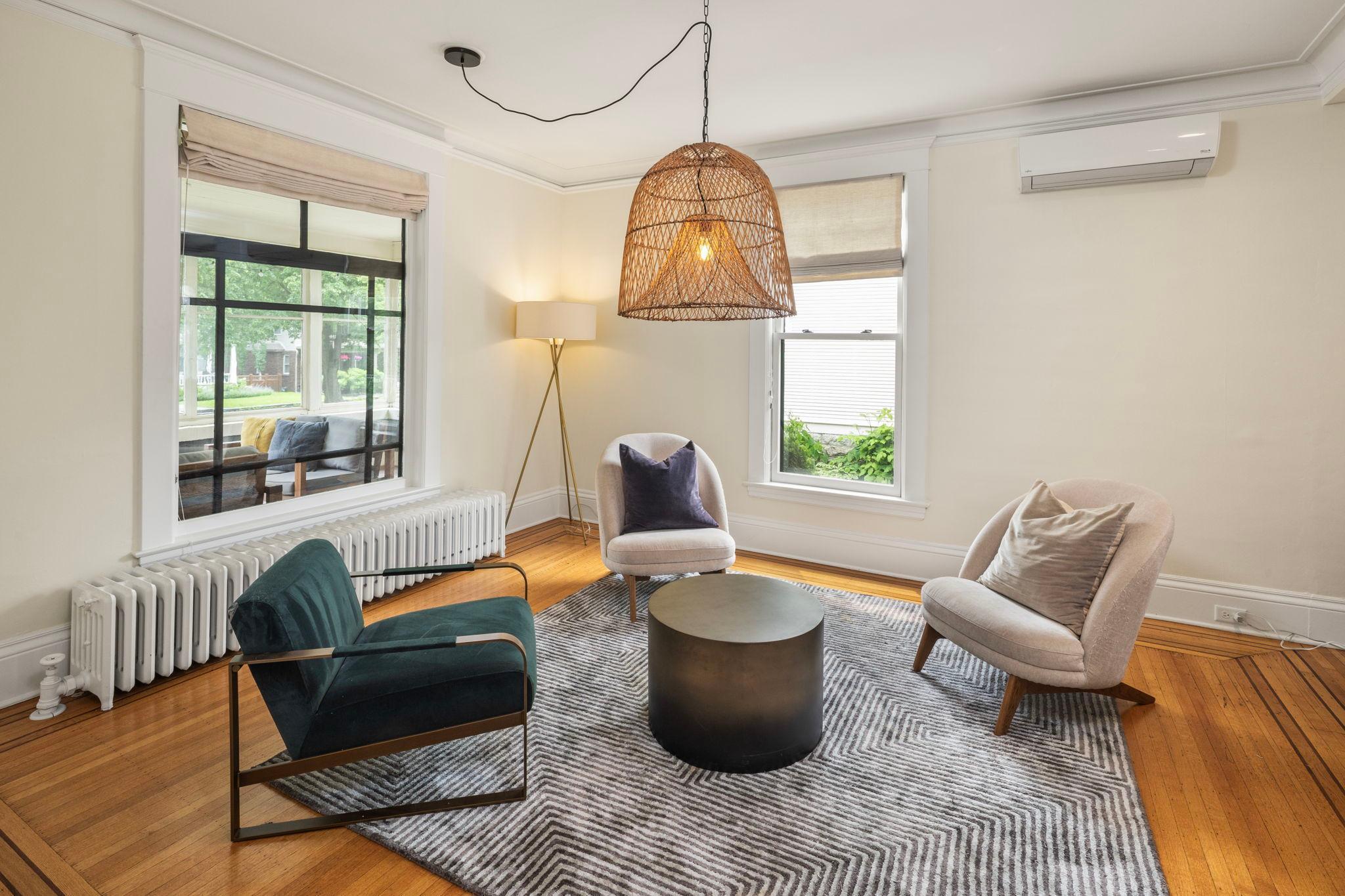 Minneapolis, Minnesota, 55403, United States, 3 Bedrooms Bedrooms, ,2 BathroomsBathrooms,Residential,For Sale,1901965