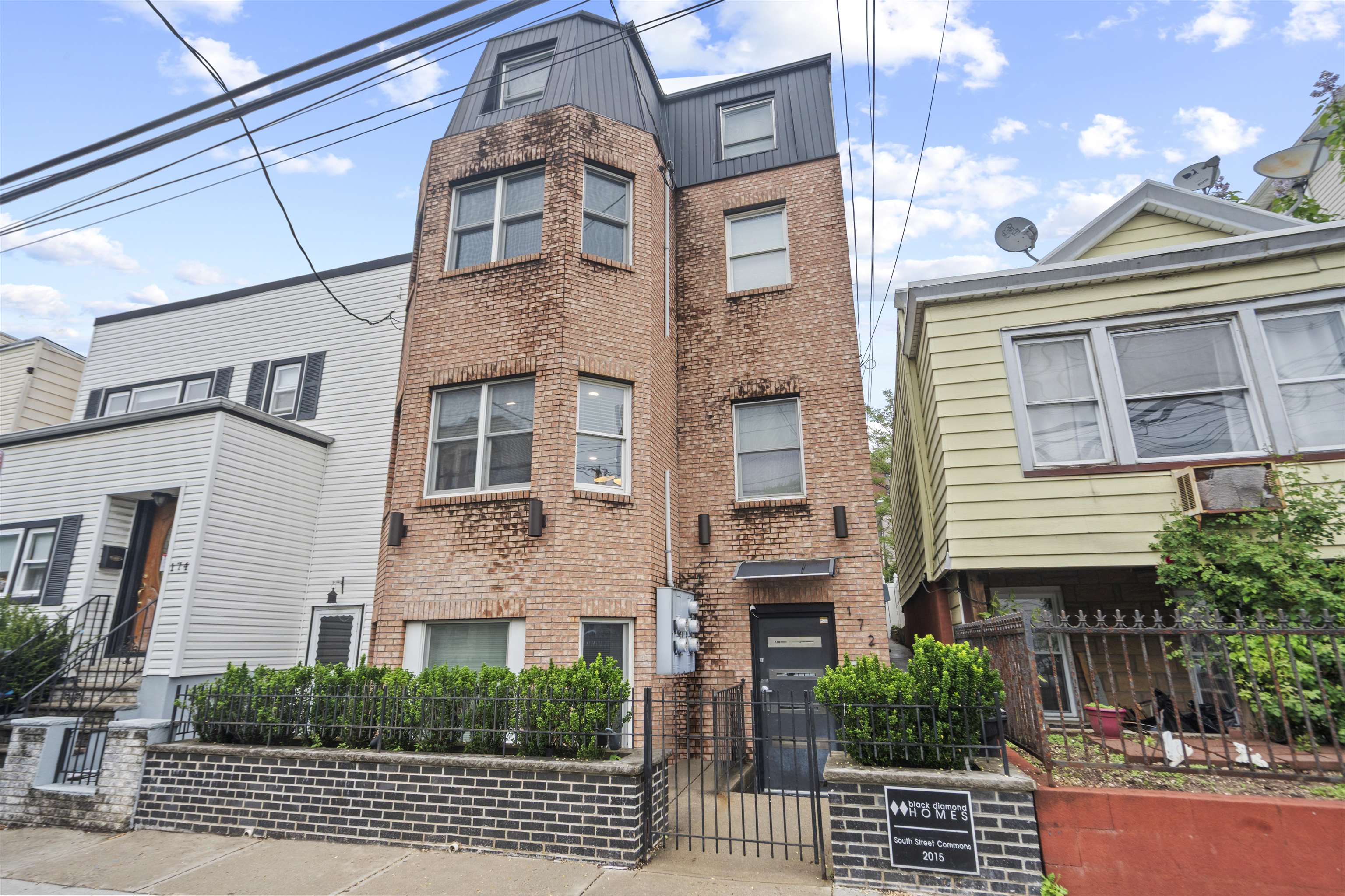 Jersey City, New Jersey, 07307, United States, 3 Bedrooms Bedrooms, ,2 BathroomsBathrooms,Residential,For Sale,1916782