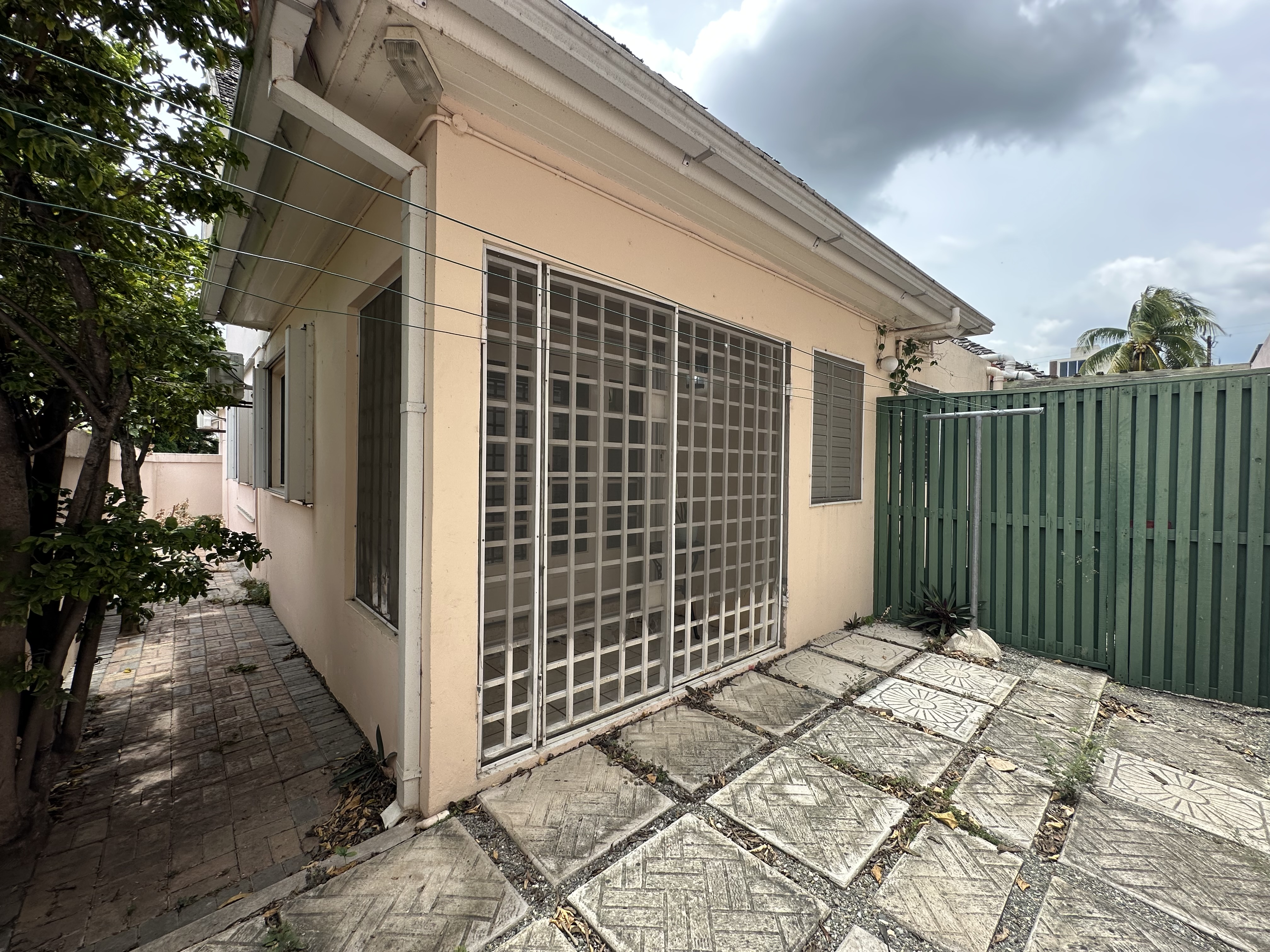 Kingston 6, JM, 3 Bedrooms Bedrooms, ,4 BathroomsBathrooms,Residential,For Sale,1901284