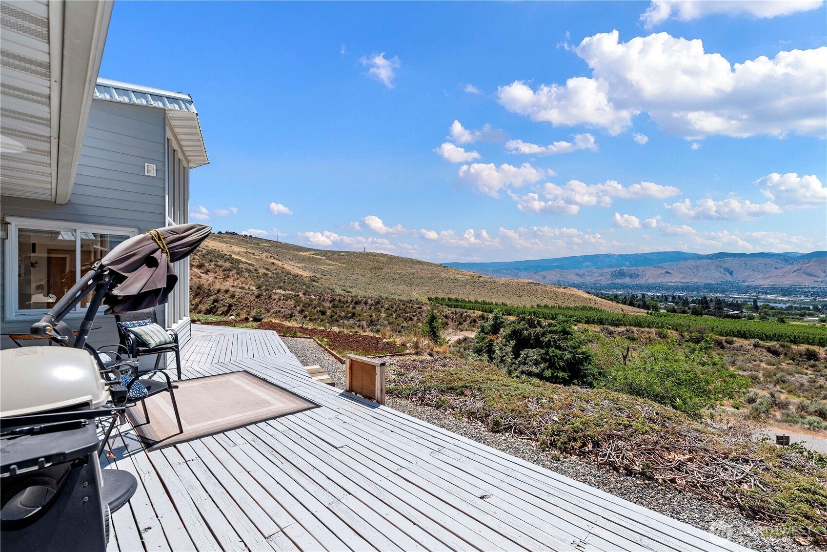 East Wenatchee, Washington, 98802, United States, 3 Bedrooms Bedrooms, ,2 BathroomsBathrooms,Residential,For Sale,1876357