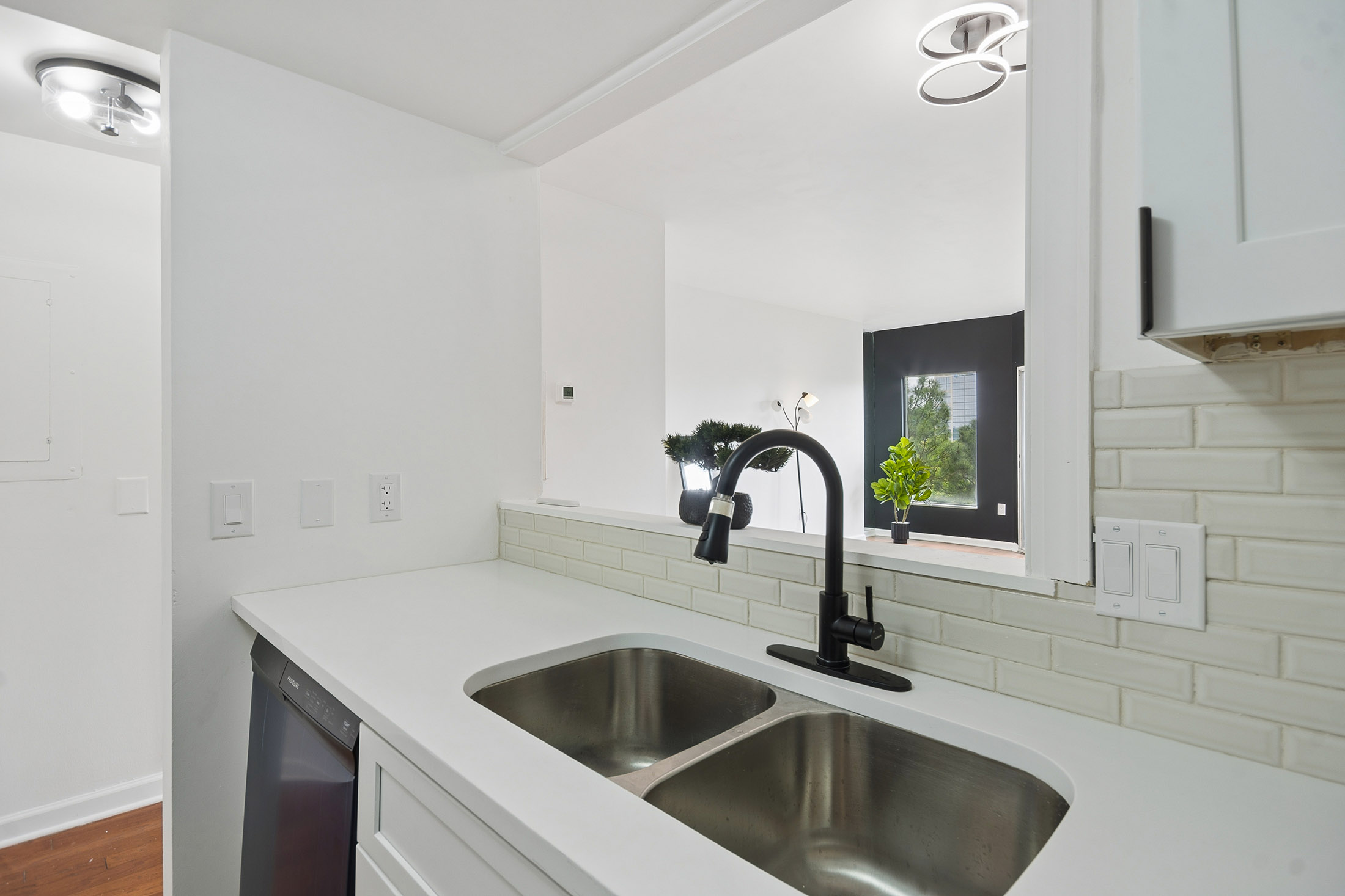  Stunning Designer-renovated Condo Minutes from Atlanta
