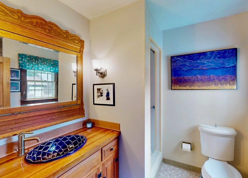 Hadley, Massachusetts, 01035, United States, 5 Bedrooms Bedrooms, ,3 BathroomsBathrooms,Residential,For Sale,1885251