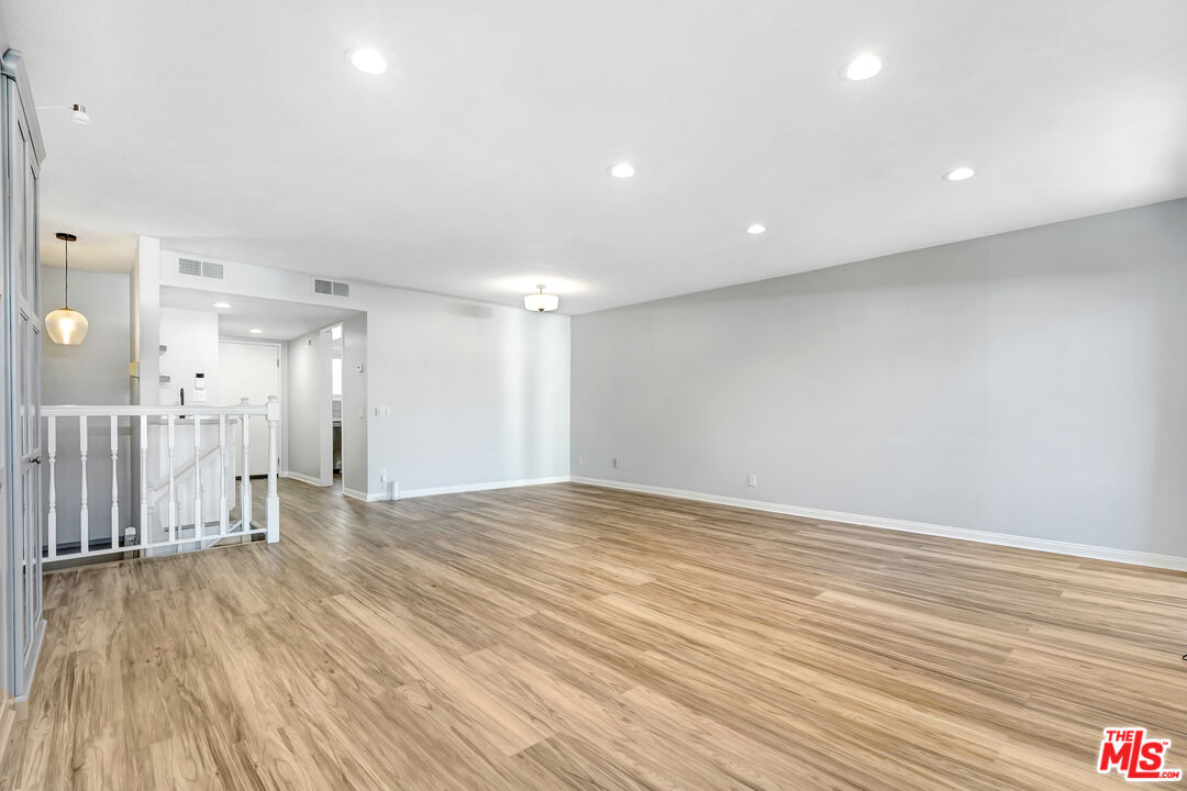 Sherman Oaks, California, 91403, United States, 2 Bedrooms Bedrooms, ,3 BathroomsBathrooms,Residential,For Sale,1900859