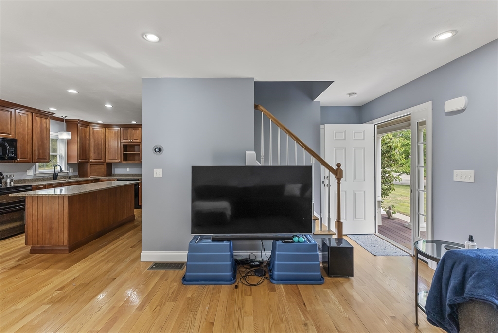 Duxbury, Massachusetts, 02332, United States, 3 Bedrooms Bedrooms, ,3 BathroomsBathrooms,Residential,For Sale,1940919
