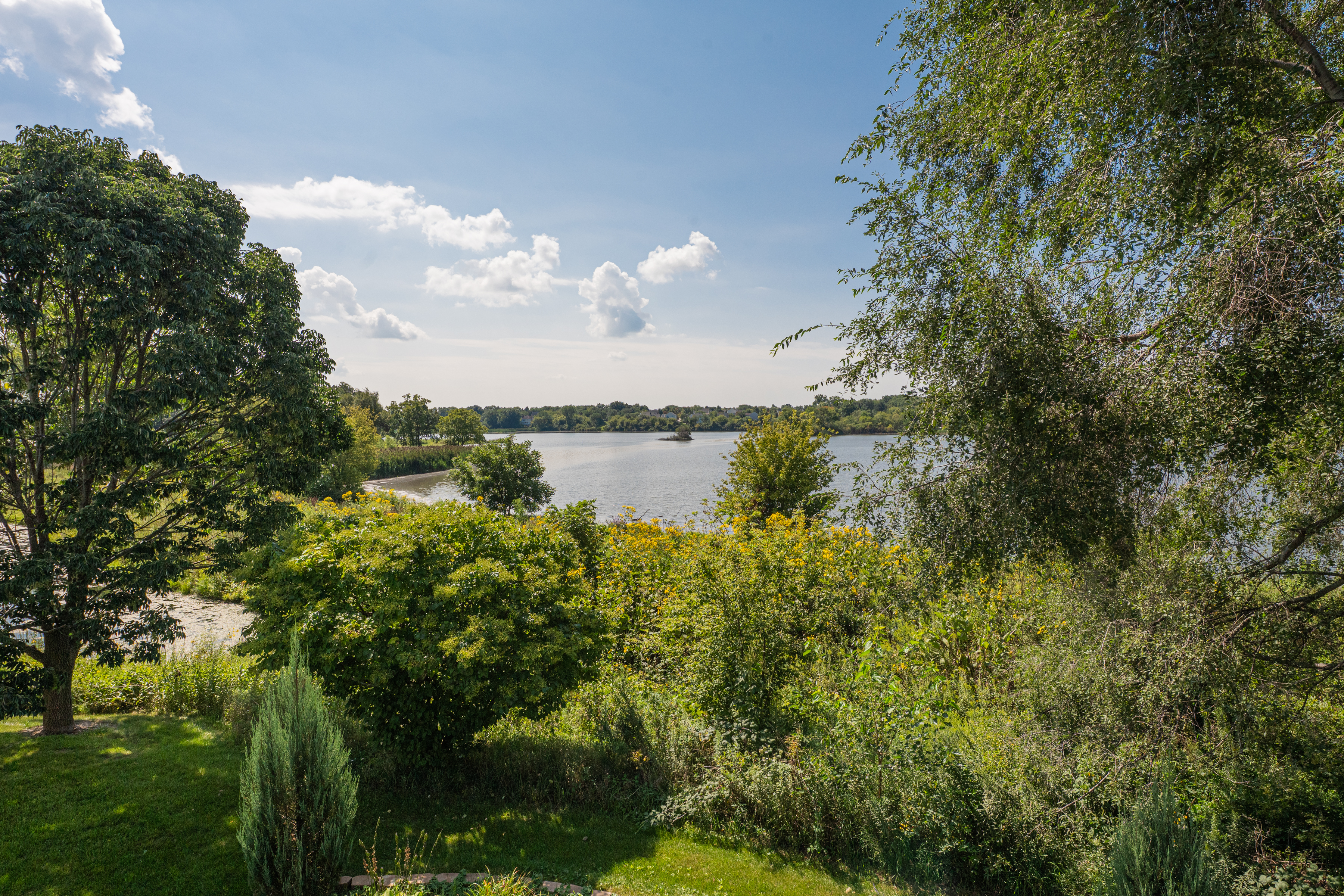  Waterfront Living in Orchard HIlls - 物件實景
