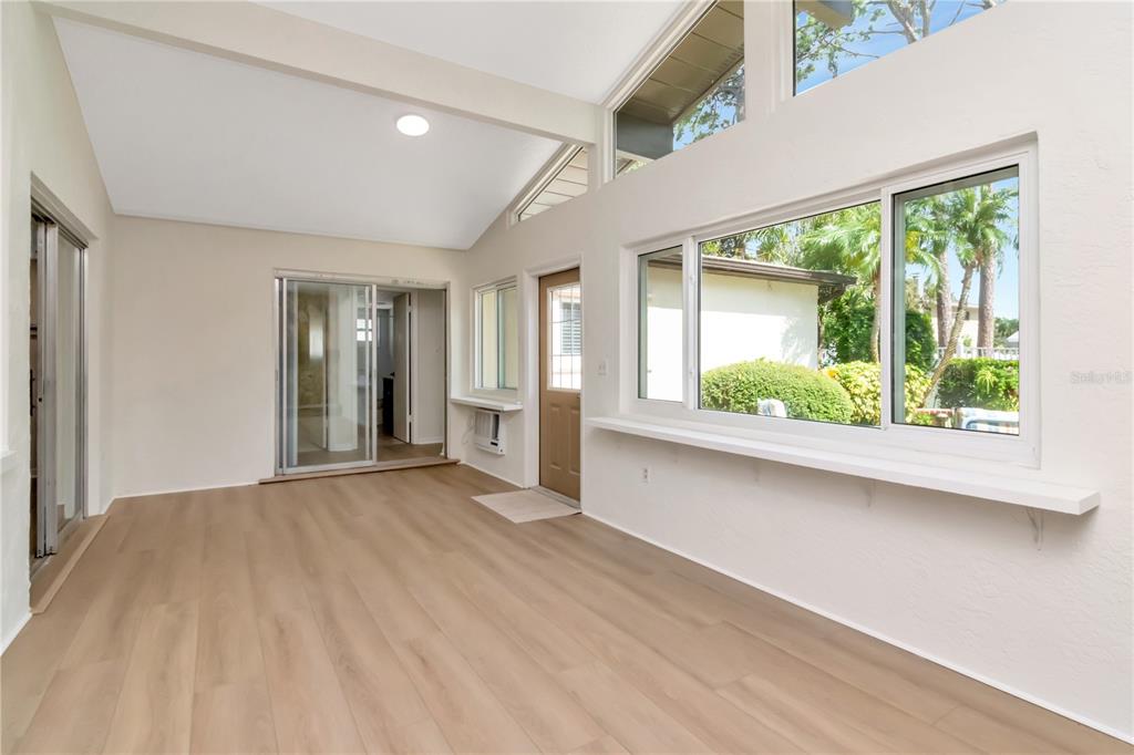 Seminole, Florida, 33776, United States, 5 Bedrooms Bedrooms, ,3 BathroomsBathrooms,Residential,For Sale,1913613