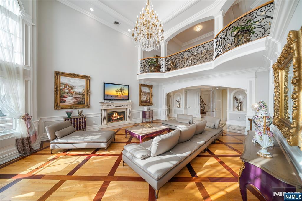 Fort Lee, New Jersey, 07024, United States, 6 Bedrooms Bedrooms, ,7 BathroomsBathrooms,Residential,For Sale,1891733