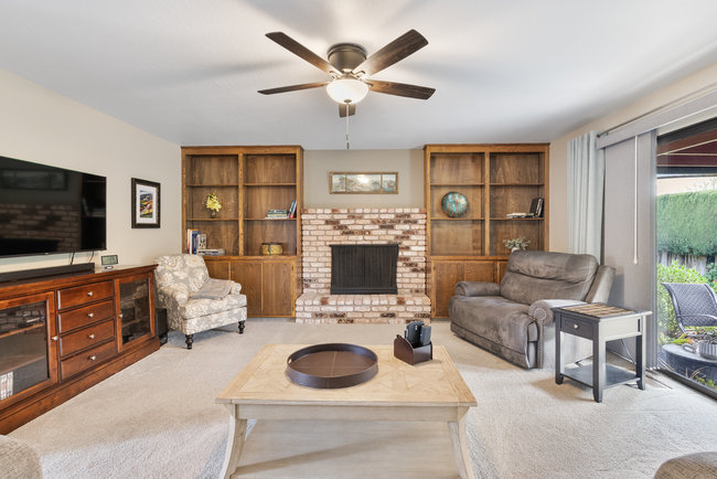 Hollister, California, 95023, United States, 3 Bedrooms Bedrooms, ,2 BathroomsBathrooms,Residential,For Sale,1882231