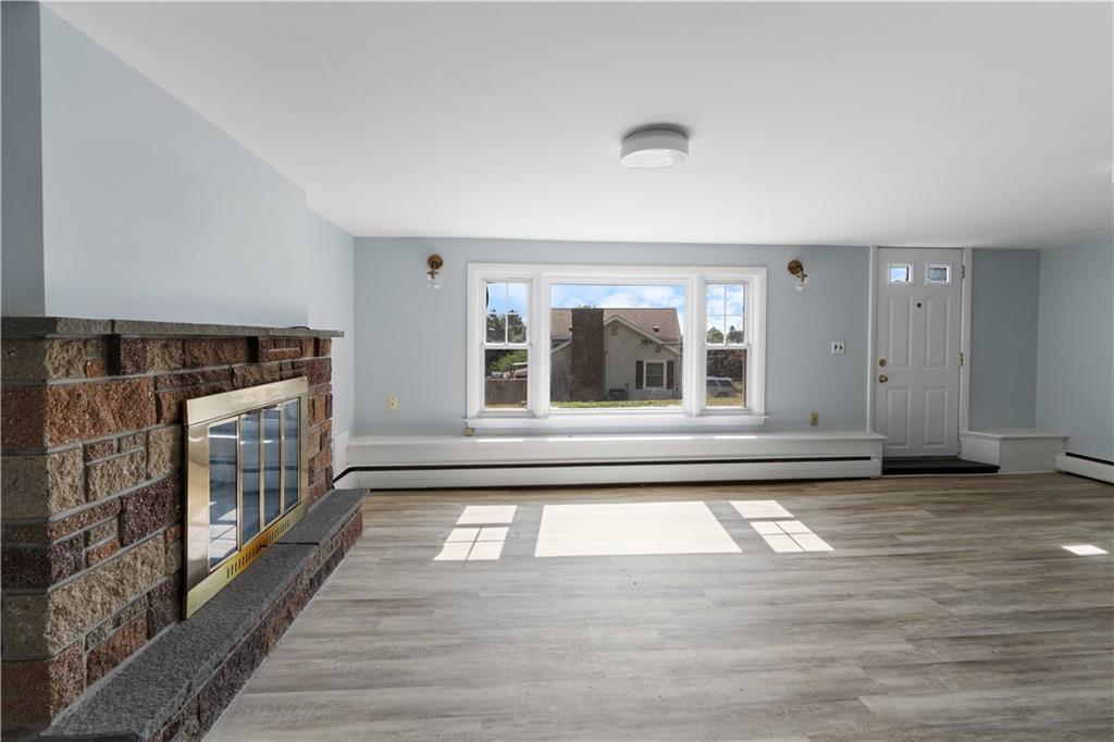 Portsmouth, Rhode Island, 02871, United States, 3 Bedrooms Bedrooms, ,2 BathroomsBathrooms,Residential,For Sale,1974528