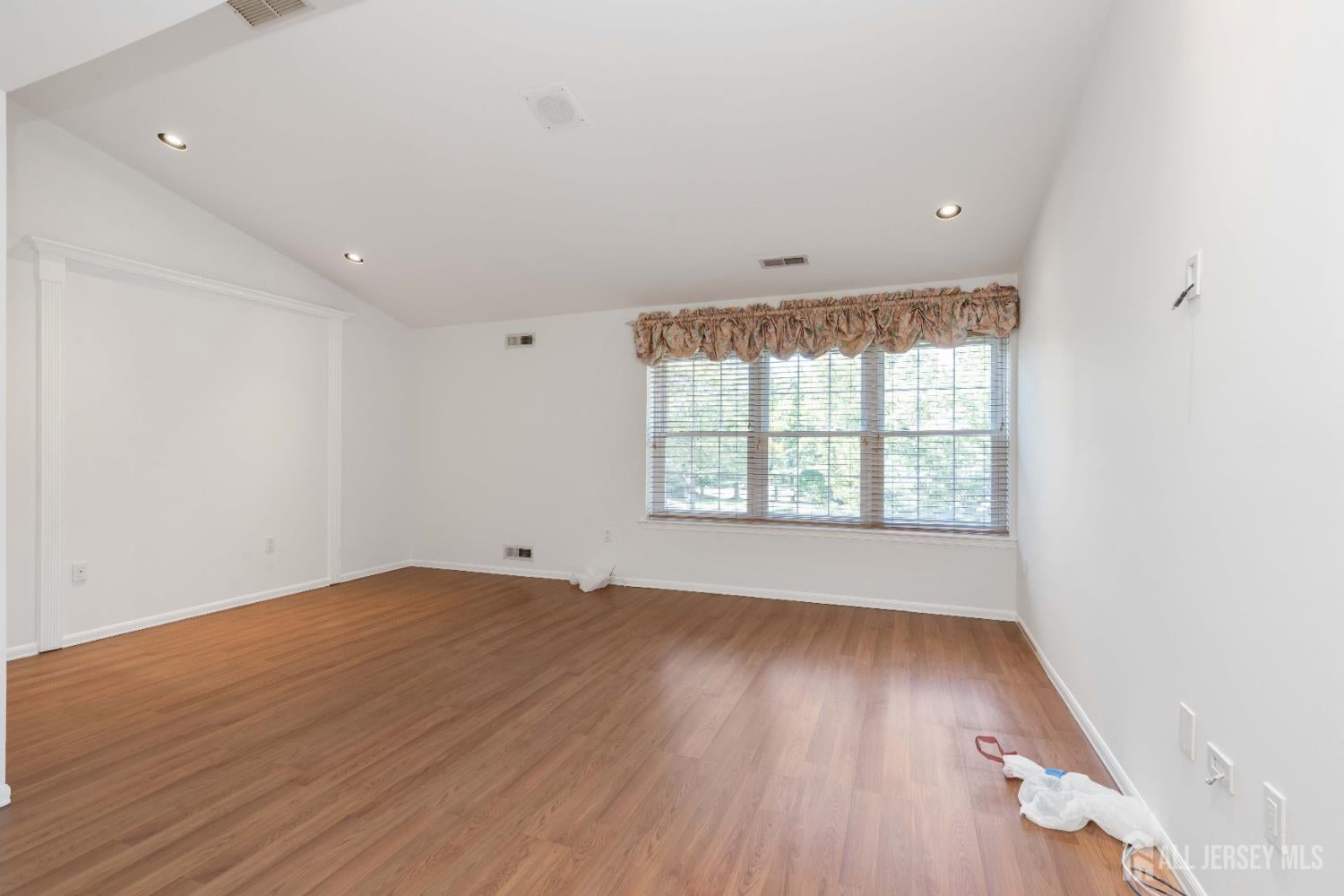 Sayreville, New Jersey, 08872, United States, 3 Bedrooms Bedrooms, ,3 BathroomsBathrooms,Residential,For Sale,1937577