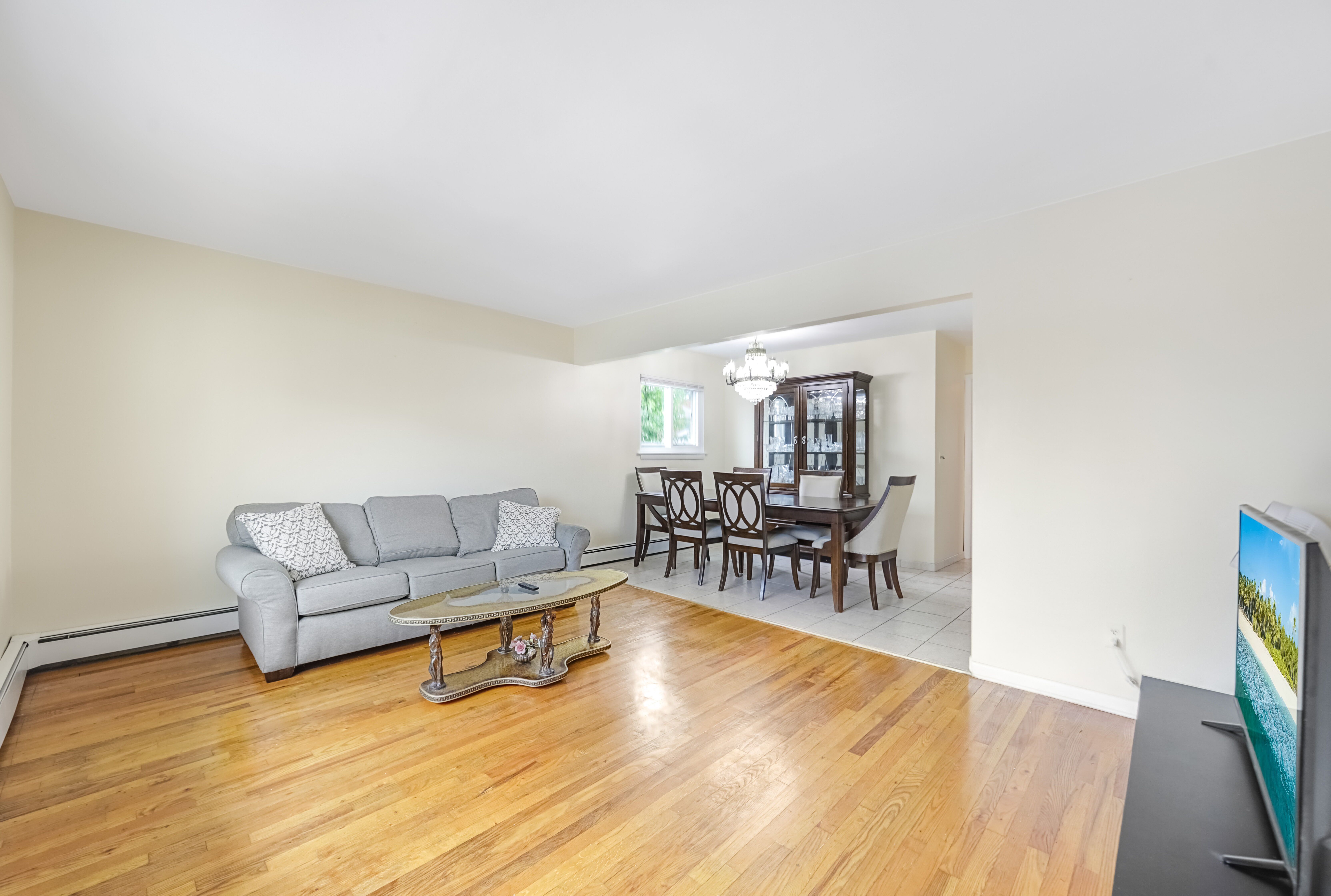 Cliffside Park, New Jersey, 07010, United States, 3 Bedrooms Bedrooms, ,1 BathroomBathrooms,Residential,For Sale,1982827