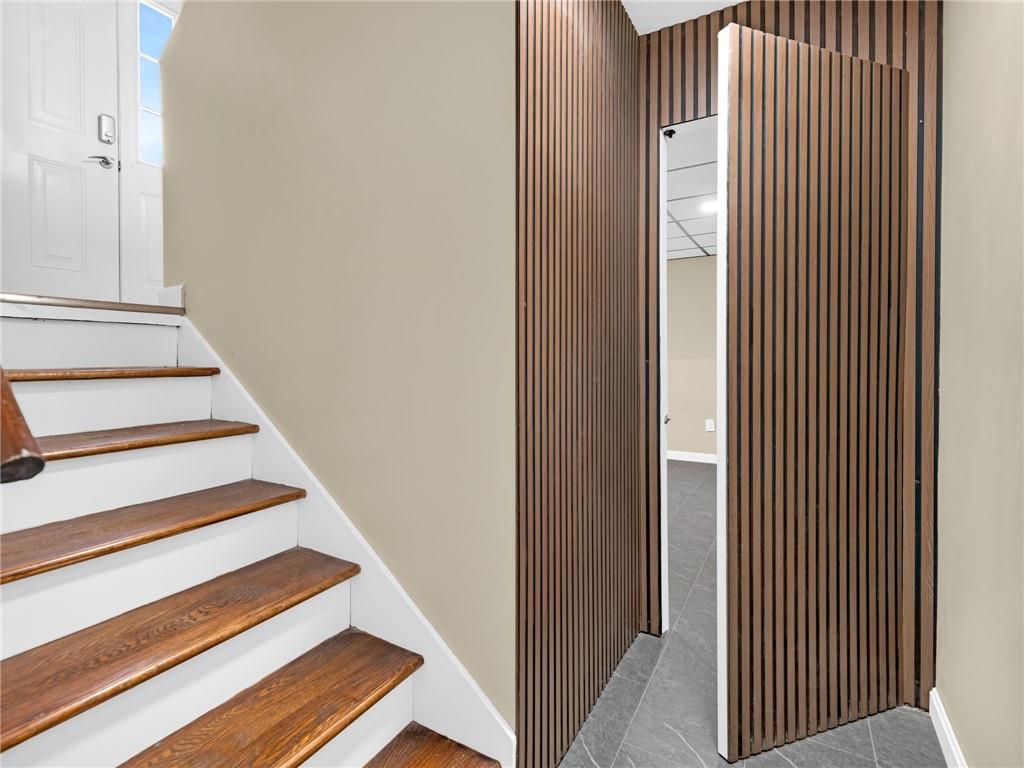 Warwick, Rhode Island, 02889, United States, 3 Bedrooms Bedrooms, ,3 BathroomsBathrooms,Residential,For Sale,2030234