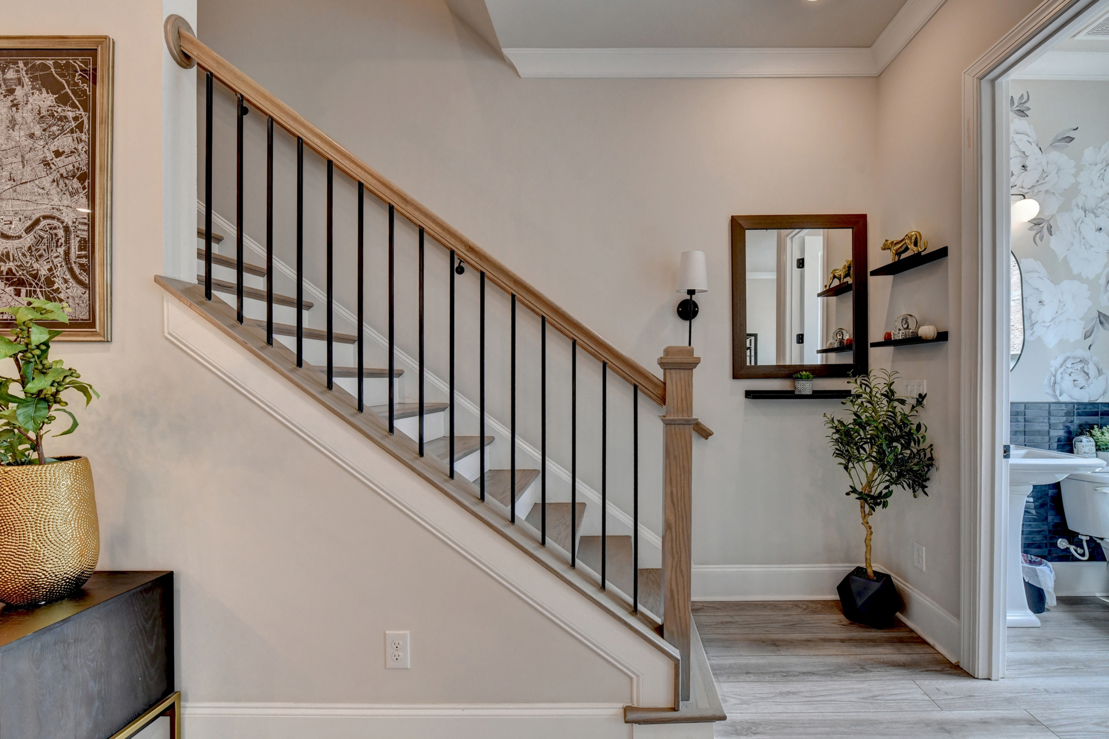  Welcome Home to this Magnificent Three-Story Townhome - 物件實景