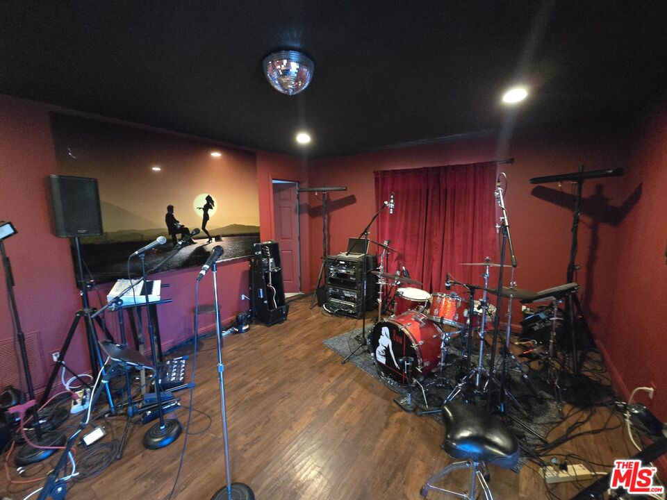 Crestline, California, 92325, United States, 5 Bedrooms Bedrooms, ,3 BathroomsBathrooms,Residential,For Sale,1907137