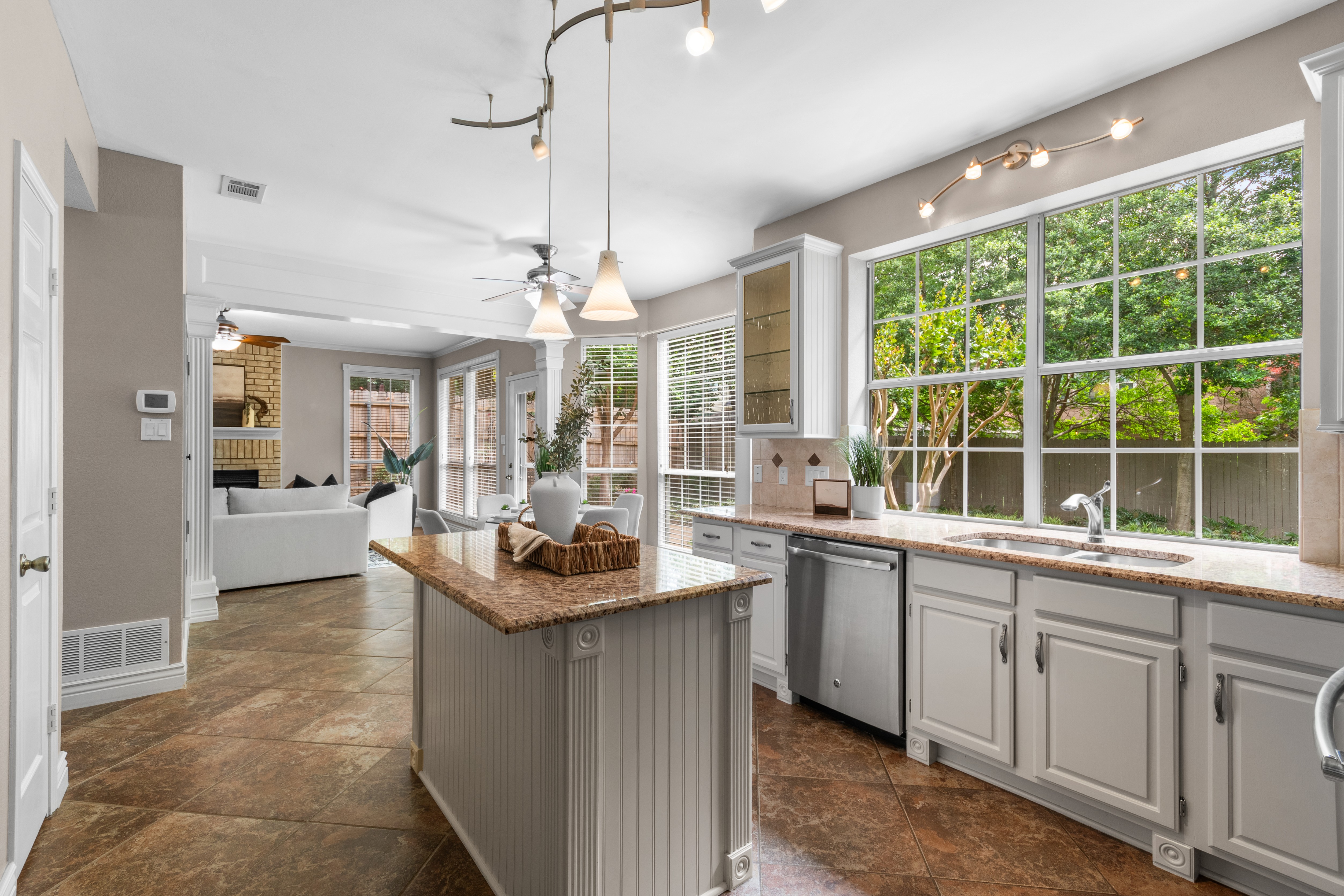  3233 Shady Glen Drive, Grapevine, TX, 76051 - 物件實景